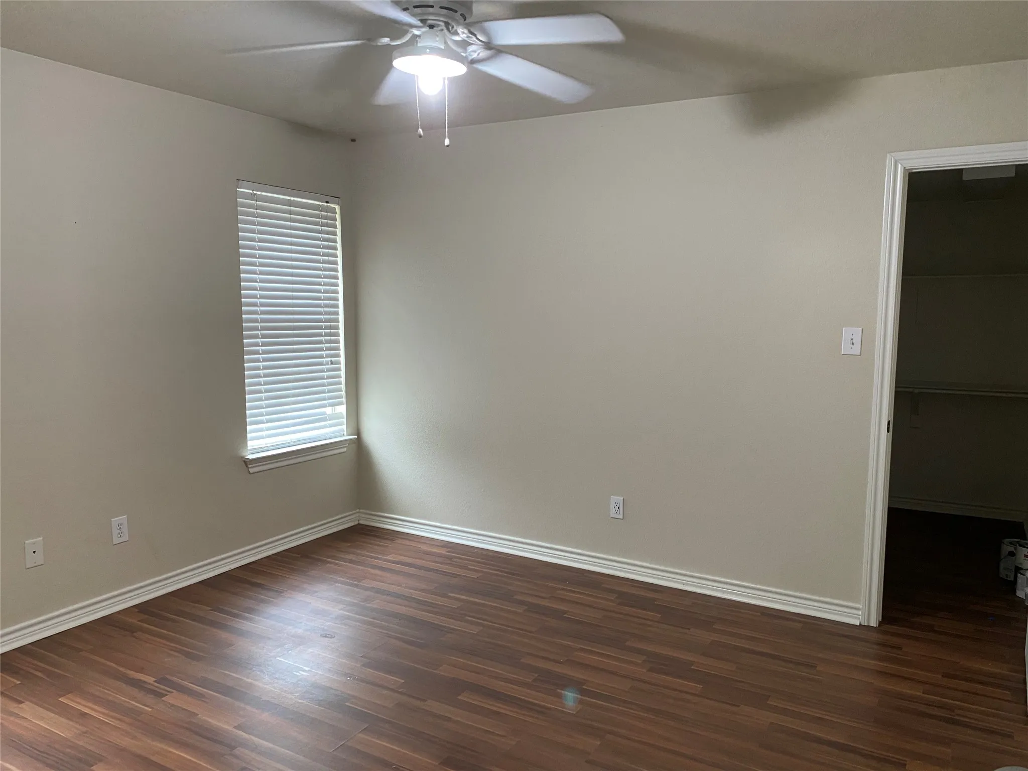 Single Family Residence For Sale in Dallas County , 400 S Jefferson Street S, Irving, Texas 75060, 3 Bedroom, 3 Bathroom, 2 Garage spaces, 2,172 Sqft, built in 2004, mls#21367138, Real Estate Agent in Irving, Homes For Sale in Dallas county, Homes For Sale in Irving, Realtor in Irving Texas, Real Estate Brokerage Independent Realty Texas, Luminita Cordes Realtor
