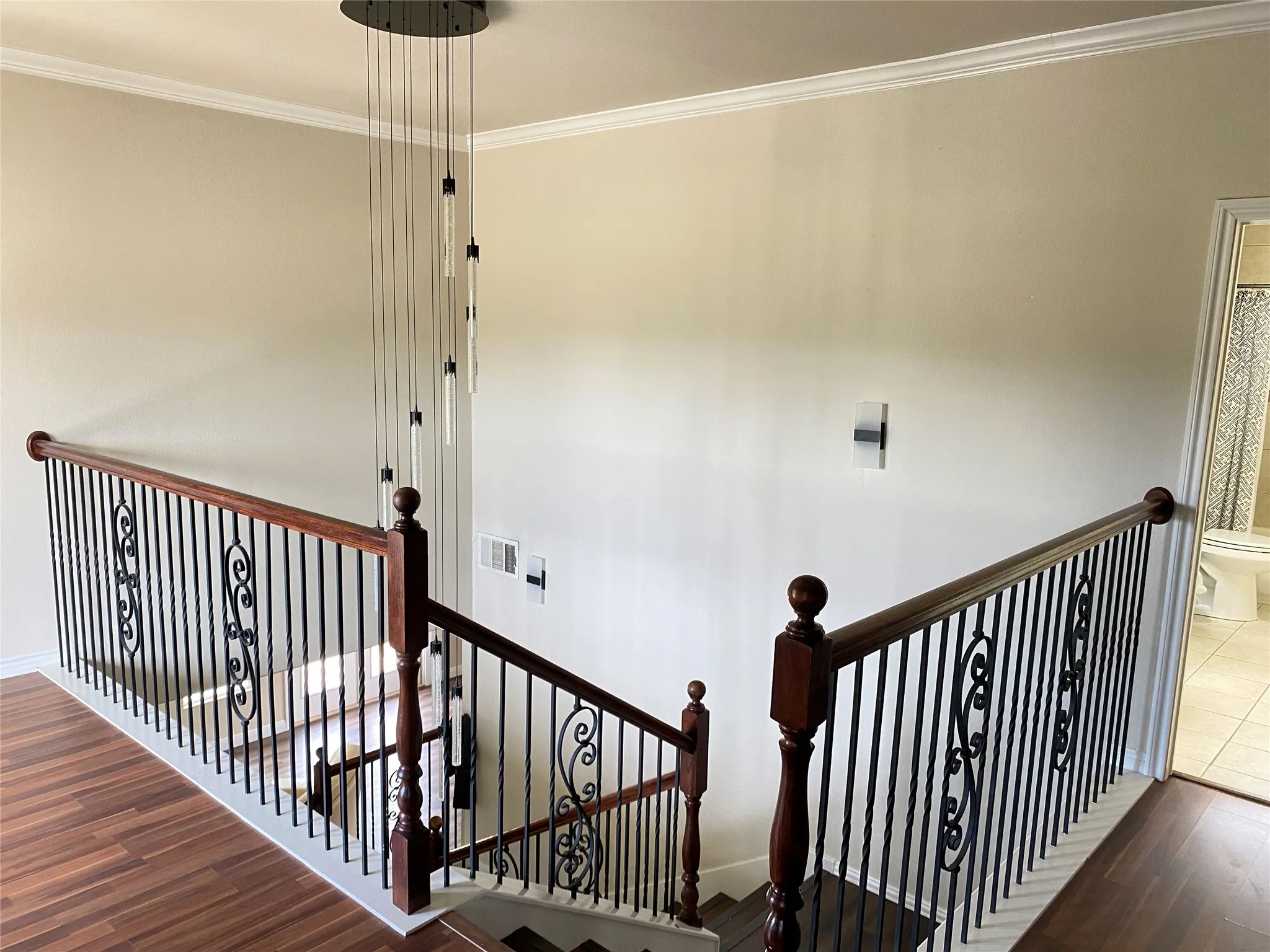 Single Family Residence For Sale in Dallas County , 400 S Jefferson Street S, Irving, Texas 75060, 3 Bedroom, 3 Bathroom, 2 Garage spaces, 2,172 Sqft, built in 2004, mls#21367138, Real Estate Agent in Irving, Homes For Sale in Dallas county, Homes For Sale in Irving, Realtor in Irving Texas, Real Estate Brokerage Independent Realty Texas, Luminita Cordes Realtor
