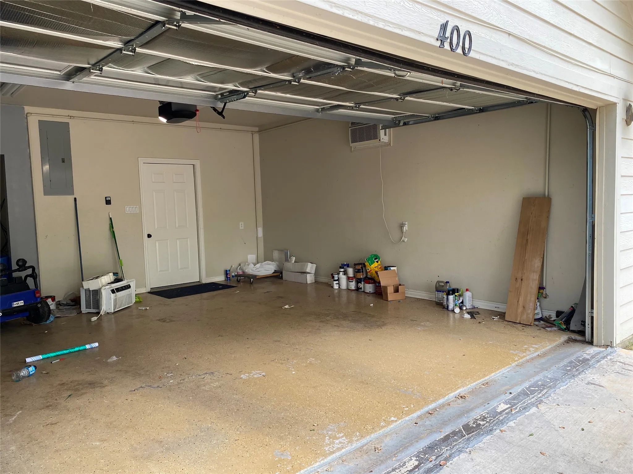 Single Family Residence For Sale in Dallas County , 400 S Jefferson Street S, Irving, Texas 75060, 3 Bedroom, 3 Bathroom, 2 Garage spaces, 2,172 Sqft, built in 2004, mls#21367138, Real Estate Agent in Irving, Homes For Sale in Dallas county, Homes For Sale in Irving, Realtor in Irving Texas, Real Estate Brokerage Independent Realty Texas, Luminita Cordes Realtor