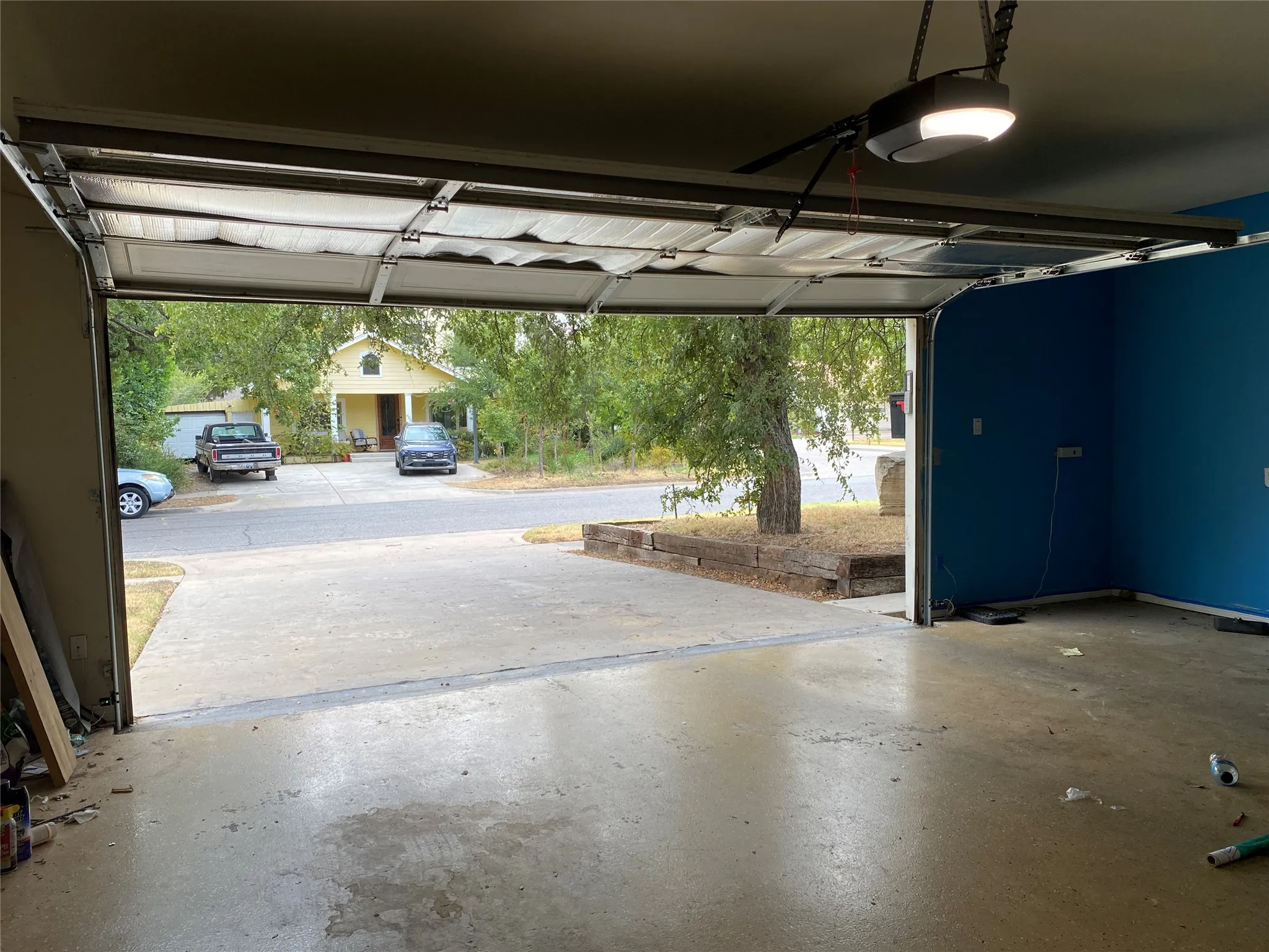 Single Family Residence For Sale in Dallas County , 400 S Jefferson Street S, Irving, Texas 75060, 3 Bedroom, 3 Bathroom, 2 Garage spaces, 2,172 Sqft, built in 2004, mls#21367138, Real Estate Agent in Irving, Homes For Sale in Dallas county, Homes For Sale in Irving, Realtor in Irving Texas, Real Estate Brokerage Independent Realty Texas, Luminita Cordes Realtor