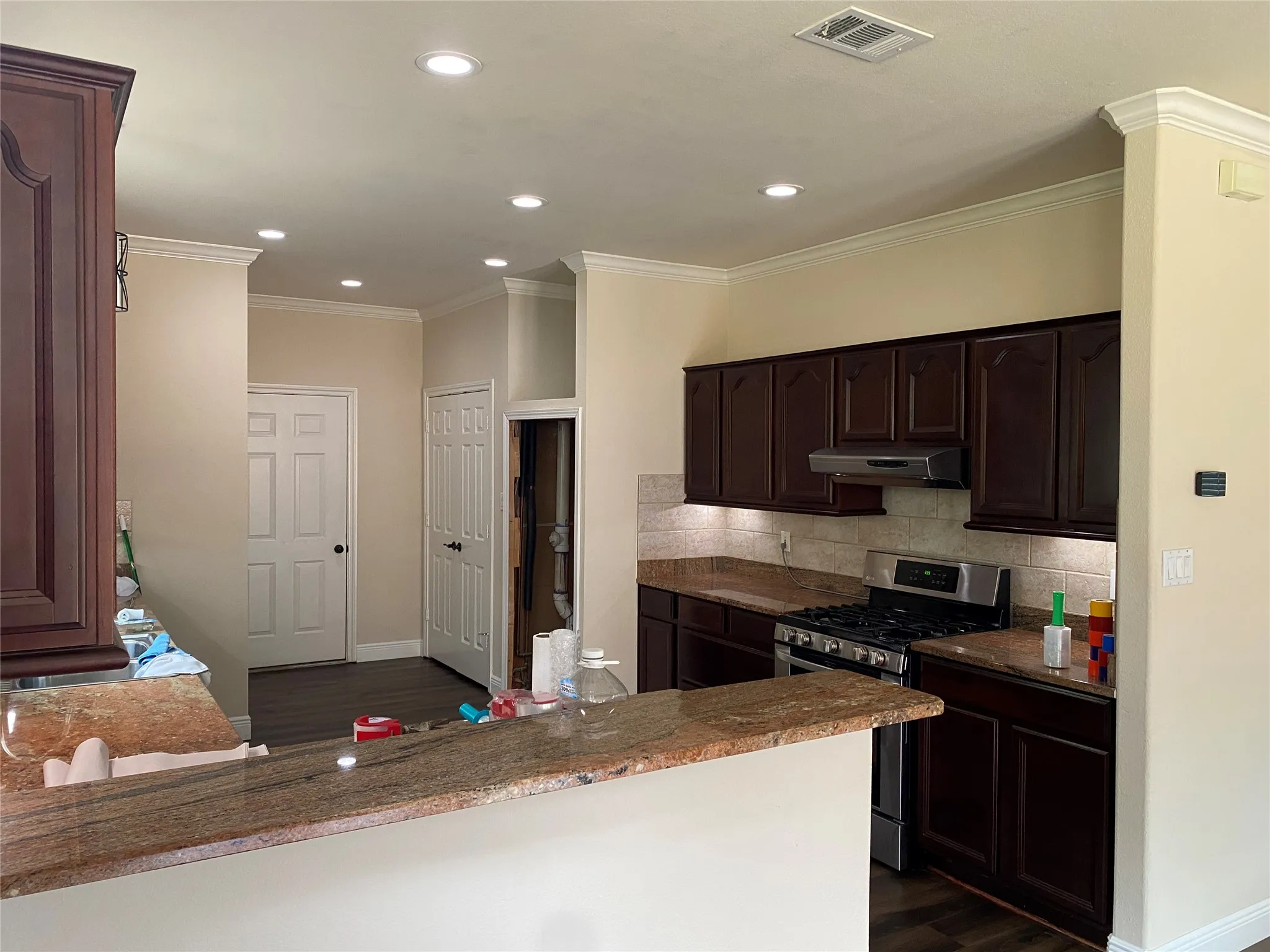 Single Family Residence For Sale in Dallas County , 400 S Jefferson Street S, Irving, Texas 75060, 3 Bedroom, 3 Bathroom, 2 Garage spaces, 2,172 Sqft, built in 2004, mls#21367138, Real Estate Agent in Irving, Homes For Sale in Dallas county, Homes For Sale in Irving, Realtor in Irving Texas, Real Estate Brokerage Independent Realty Texas, Luminita Cordes Realtor