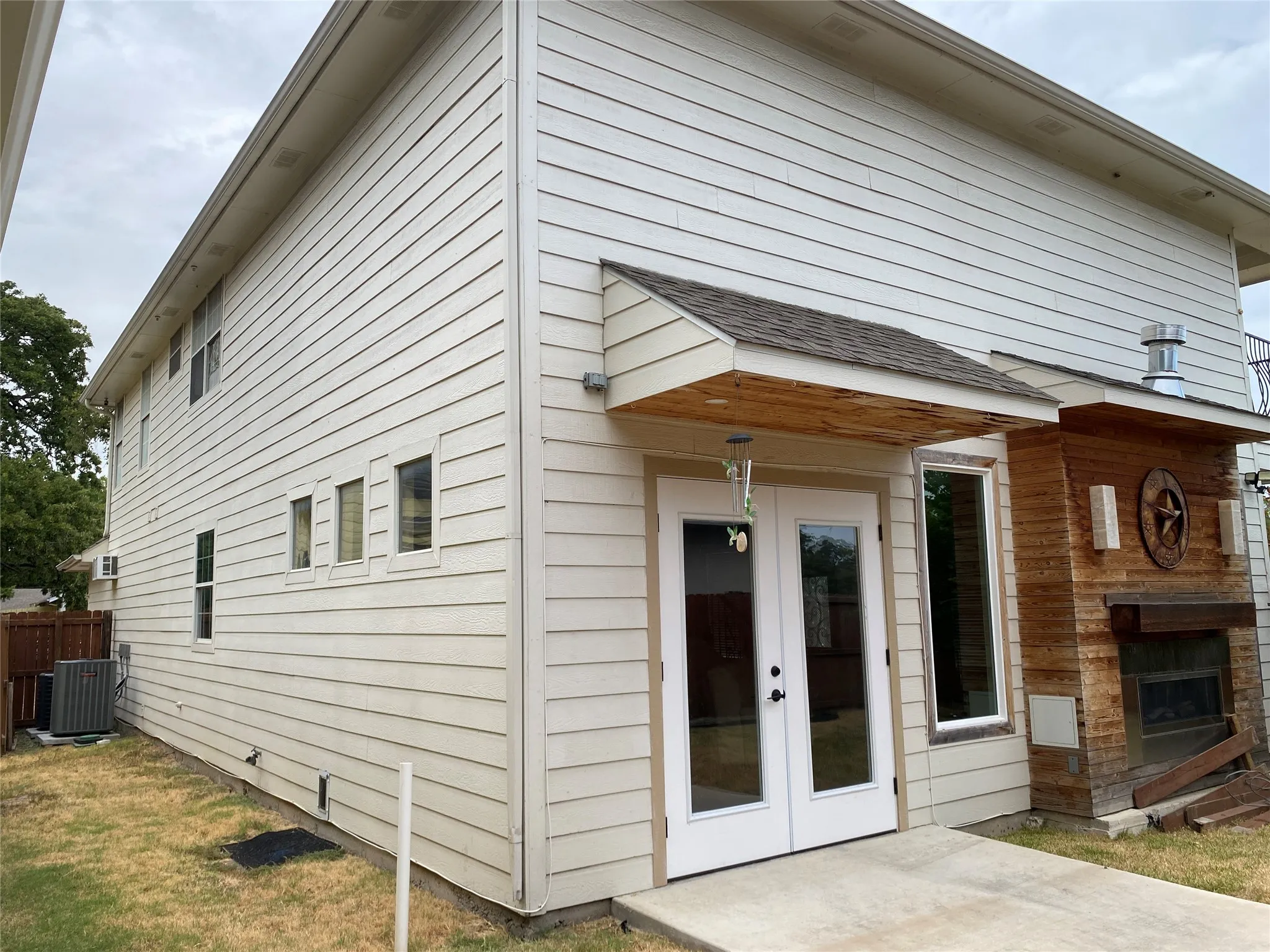 Single Family Residence For Sale in Dallas County , 400 S Jefferson Street S, Irving, Texas 75060, 3 Bedroom, 3 Bathroom, 2 Garage spaces, 2,172 Sqft, built in 2004, mls#21367138, Real Estate Agent in Irving, Homes For Sale in Dallas county, Homes For Sale in Irving, Realtor in Irving Texas, Real Estate Brokerage Independent Realty Texas, Luminita Cordes Realtor