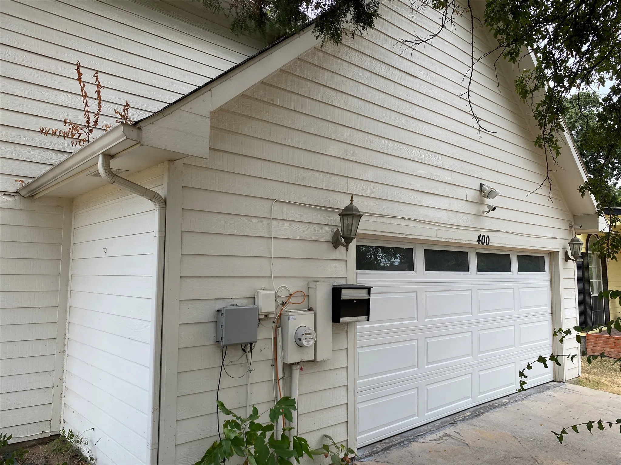 Single Family Residence For Sale in Dallas County , 400 S Jefferson Street S, Irving, Texas 75060, 3 Bedroom, 3 Bathroom, 2 Garage spaces, 2,172 Sqft, built in 2004, mls#21367138, Real Estate Agent in Irving, Homes For Sale in Dallas county, Homes For Sale in Irving, Realtor in Irving Texas, Real Estate Brokerage Independent Realty Texas, Luminita Cordes Realtor