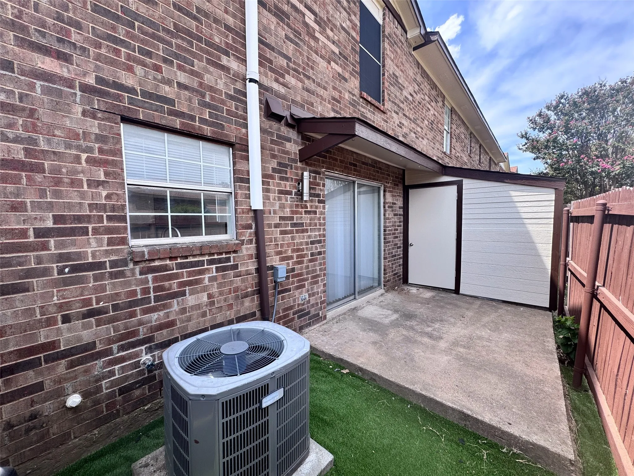 Condominium For Rent in Dallas County , 910 Cedar Terrace 910, Cedar Hill, Texas 75104, 3 Bedroom, 3 Bathroom, Garage spaces, 1,242 Sqft, built in 1983, mls#21366883, Real Estate Agent in Cedar Hill, Homes For Rent in Dallas county, Homes For Rent in Cedar Hill, Realtor in Cedar Hill Texas, Real Estate Brokerage Independent Realty Texas, Luminita Cordes Realtor
