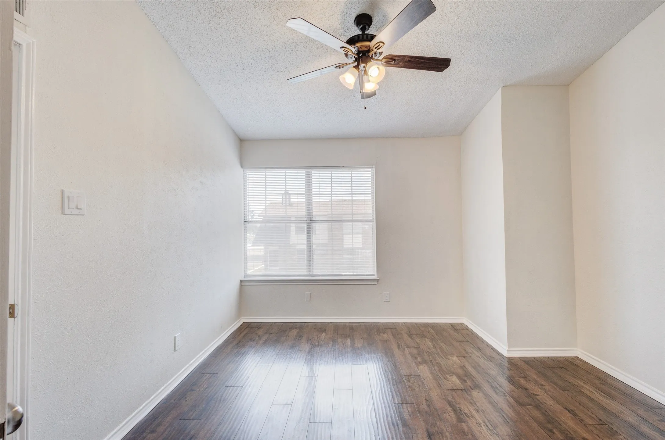 Condominium For Rent in Dallas County , 910 Cedar Terrace 910, Cedar Hill, Texas 75104, 3 Bedroom, 3 Bathroom, Garage spaces, 1,242 Sqft, built in 1983, mls#21366883, Real Estate Agent in Cedar Hill, Homes For Rent in Dallas county, Homes For Rent in Cedar Hill, Realtor in Cedar Hill Texas, Real Estate Brokerage Independent Realty Texas, Luminita Cordes Realtor