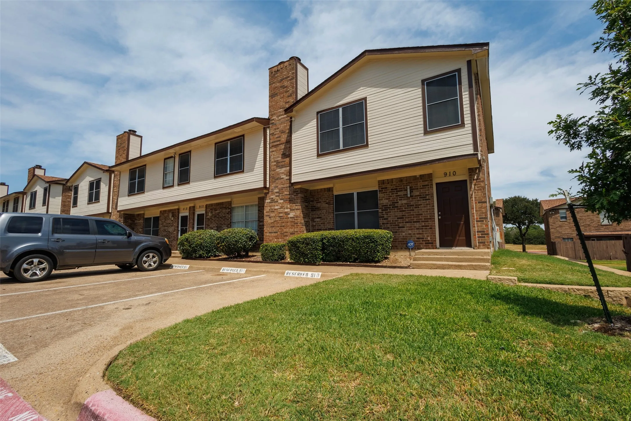 Condominium For Rent in Dallas County , 910 Cedar Terrace 910, Cedar Hill, Texas 75104, 3 Bedroom, 3 Bathroom, Garage spaces, 1,242 Sqft, built in 1983, mls#21366883, Real Estate Agent in Cedar Hill, Homes For Rent in Dallas county, Homes For Rent in Cedar Hill, Realtor in Cedar Hill Texas, Real Estate Brokerage Independent Realty Texas, Luminita Cordes Realtor