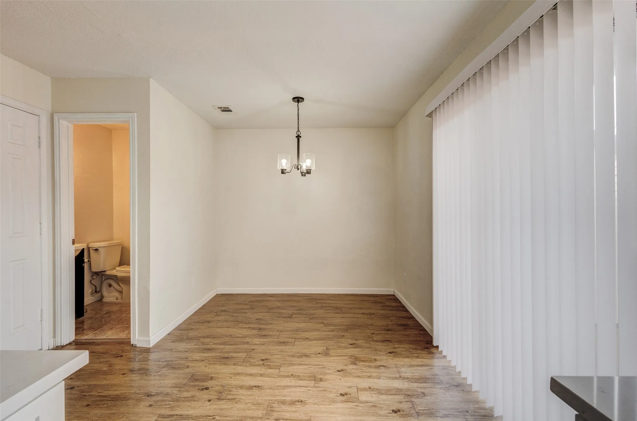 Condominium For Rent in Dallas County , 910 Cedar Terrace 910, Cedar Hill, Texas 75104, 3 Bedroom, 3 Bathroom, Garage spaces, 1,242 Sqft, built in 1983, mls#21366883, Real Estate Agent in Cedar Hill, Homes For Rent in Dallas county, Homes For Rent in Cedar Hill, Realtor in Cedar Hill Texas, Real Estate Brokerage Independent Realty Texas, Luminita Cordes Realtor