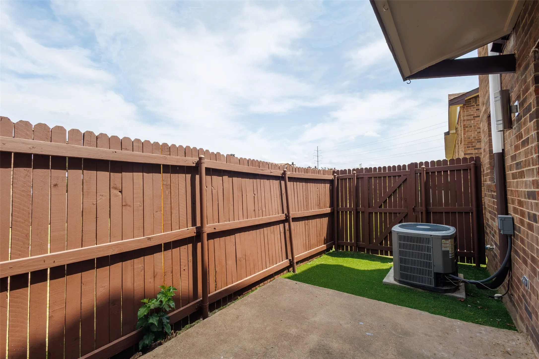 Condominium For Rent in Dallas County , 910 Cedar Terrace 910, Cedar Hill, Texas 75104, 3 Bedroom, 3 Bathroom, Garage spaces, 1,242 Sqft, built in 1983, mls#21366883, Real Estate Agent in Cedar Hill, Homes For Rent in Dallas county, Homes For Rent in Cedar Hill, Realtor in Cedar Hill Texas, Real Estate Brokerage Independent Realty Texas, Luminita Cordes Realtor