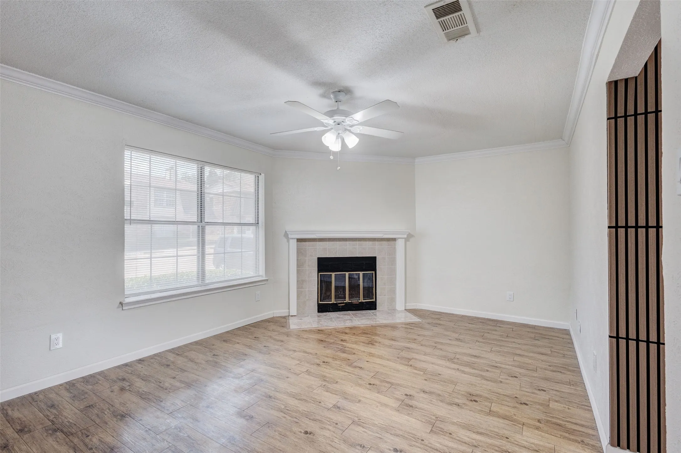 Condominium For Rent in Dallas County , 910 Cedar Terrace 910, Cedar Hill, Texas 75104, 3 Bedroom, 3 Bathroom, Garage spaces, 1,242 Sqft, built in 1983, mls#21366883, Real Estate Agent in Cedar Hill, Homes For Rent in Dallas county, Homes For Rent in Cedar Hill, Realtor in Cedar Hill Texas, Real Estate Brokerage Independent Realty Texas, Luminita Cordes Realtor