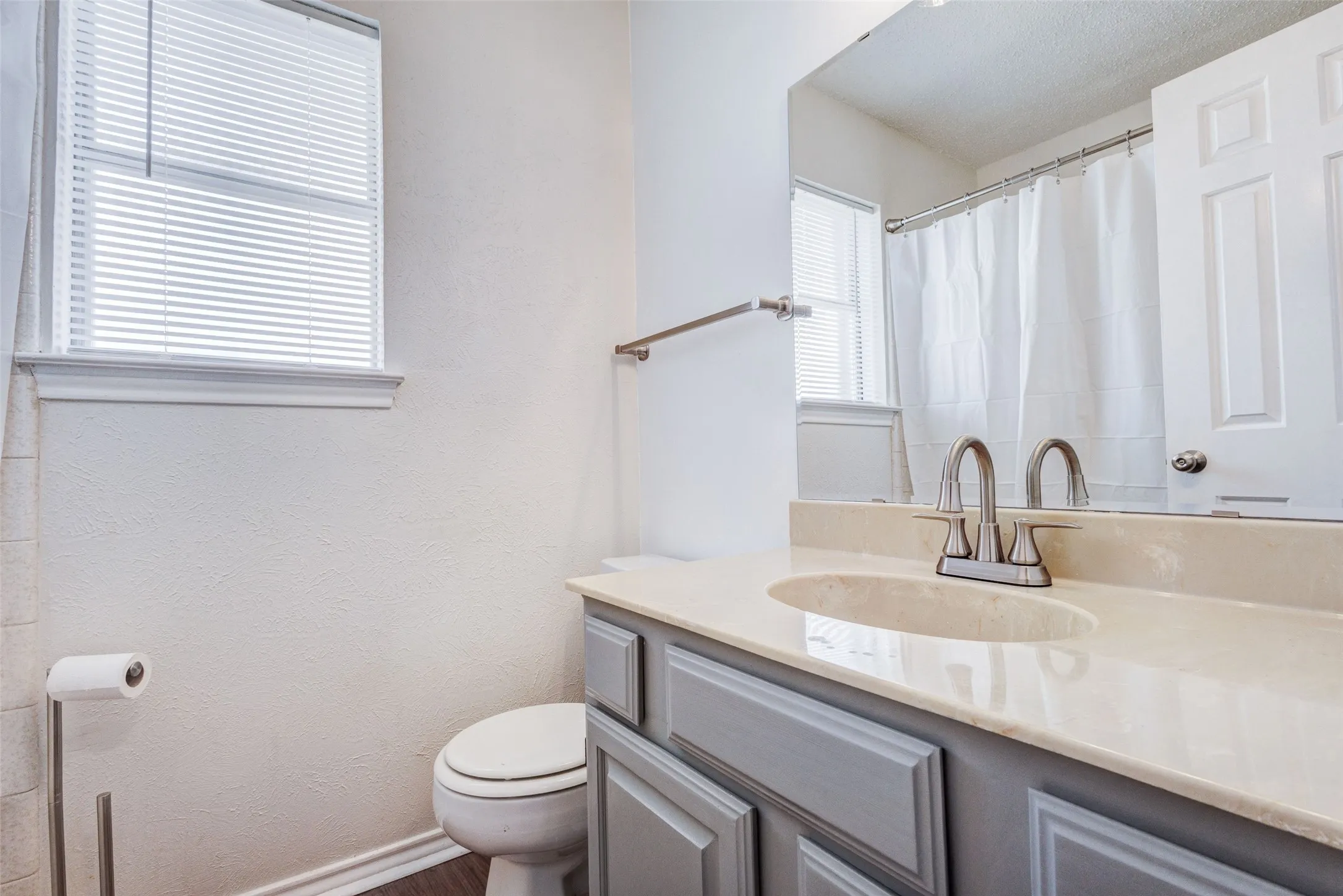 Condominium For Rent in Dallas County , 910 Cedar Terrace 910, Cedar Hill, Texas 75104, 3 Bedroom, 3 Bathroom, Garage spaces, 1,242 Sqft, built in 1983, mls#21366883, Real Estate Agent in Cedar Hill, Homes For Rent in Dallas county, Homes For Rent in Cedar Hill, Realtor in Cedar Hill Texas, Real Estate Brokerage Independent Realty Texas, Luminita Cordes Realtor