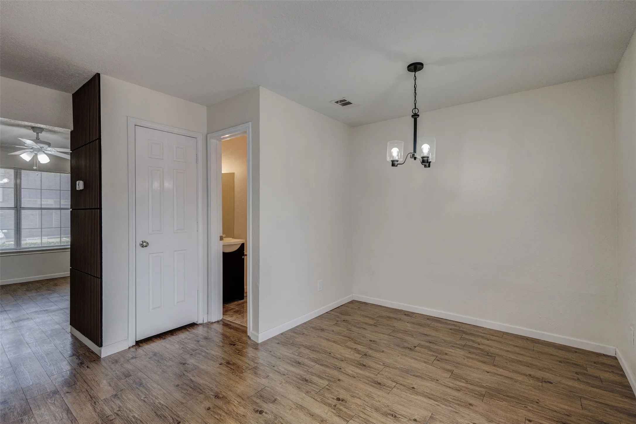 Condominium For Rent in Dallas County , 910 Cedar Terrace 910, Cedar Hill, Texas 75104, 3 Bedroom, 3 Bathroom, Garage spaces, 1,242 Sqft, built in 1983, mls#21366883, Real Estate Agent in Cedar Hill, Homes For Rent in Dallas county, Homes For Rent in Cedar Hill, Realtor in Cedar Hill Texas, Real Estate Brokerage Independent Realty Texas, Luminita Cordes Realtor