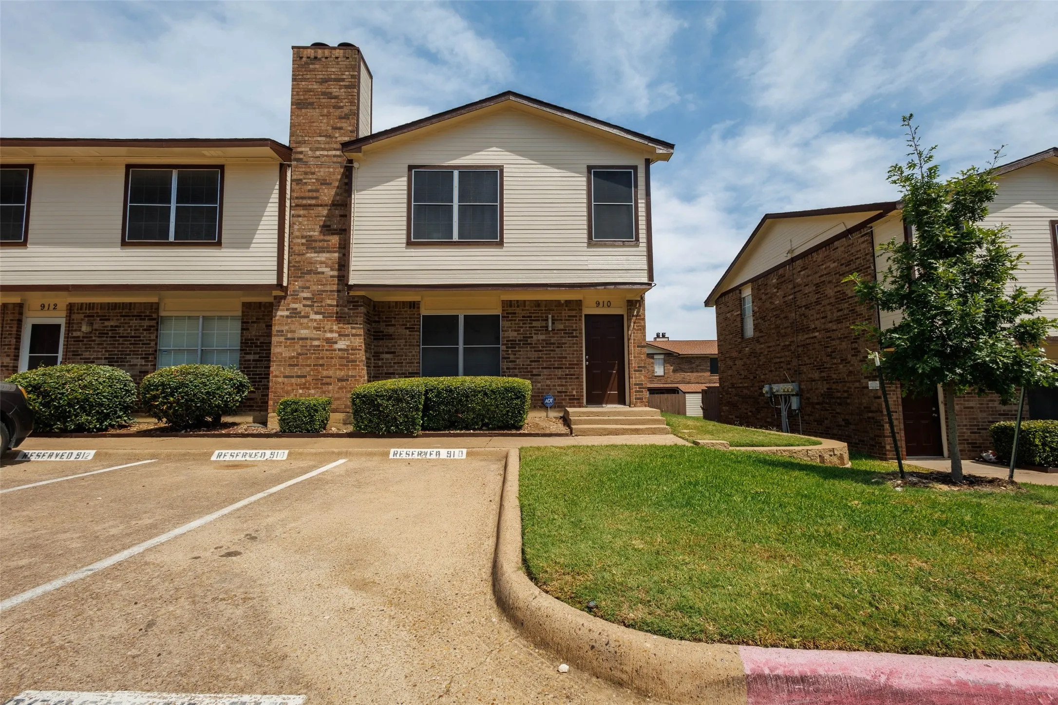Condominium For Rent in Dallas County , 910 Cedar Terrace 910, Cedar Hill, Texas 75104, 3 Bedroom, 3 Bathroom, Garage spaces, 1,242 Sqft, built in 1983, mls#21366883, Real Estate Agent in Cedar Hill, Homes For Rent in Dallas county, Homes For Rent in Cedar Hill, Realtor in Cedar Hill Texas, Real Estate Brokerage Independent Realty Texas, Luminita Cordes Realtor