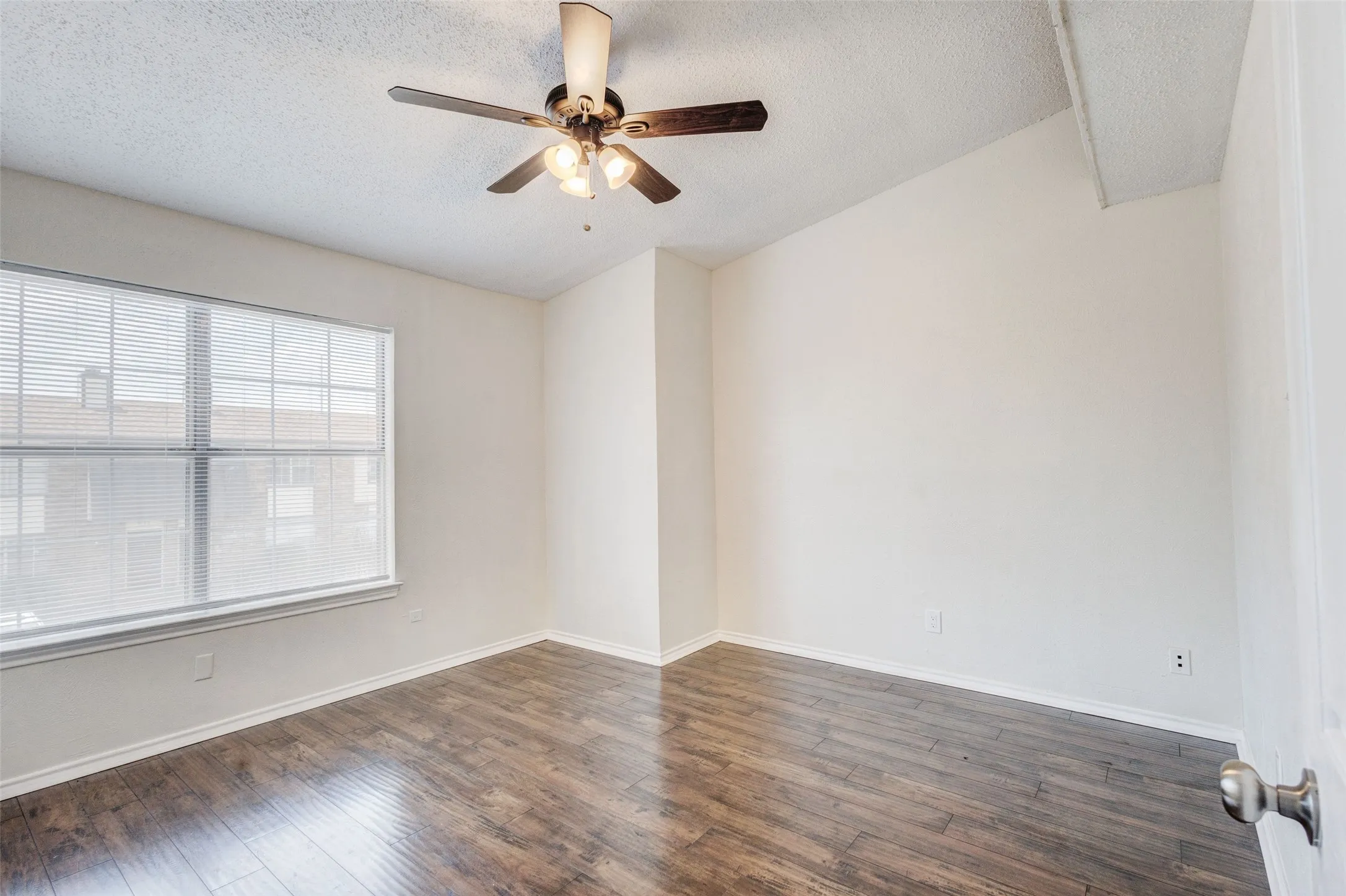 Condominium For Rent in Dallas County , 910 Cedar Terrace 910, Cedar Hill, Texas 75104, 3 Bedroom, 3 Bathroom, Garage spaces, 1,242 Sqft, built in 1983, mls#21366883, Real Estate Agent in Cedar Hill, Homes For Rent in Dallas county, Homes For Rent in Cedar Hill, Realtor in Cedar Hill Texas, Real Estate Brokerage Independent Realty Texas, Luminita Cordes Realtor