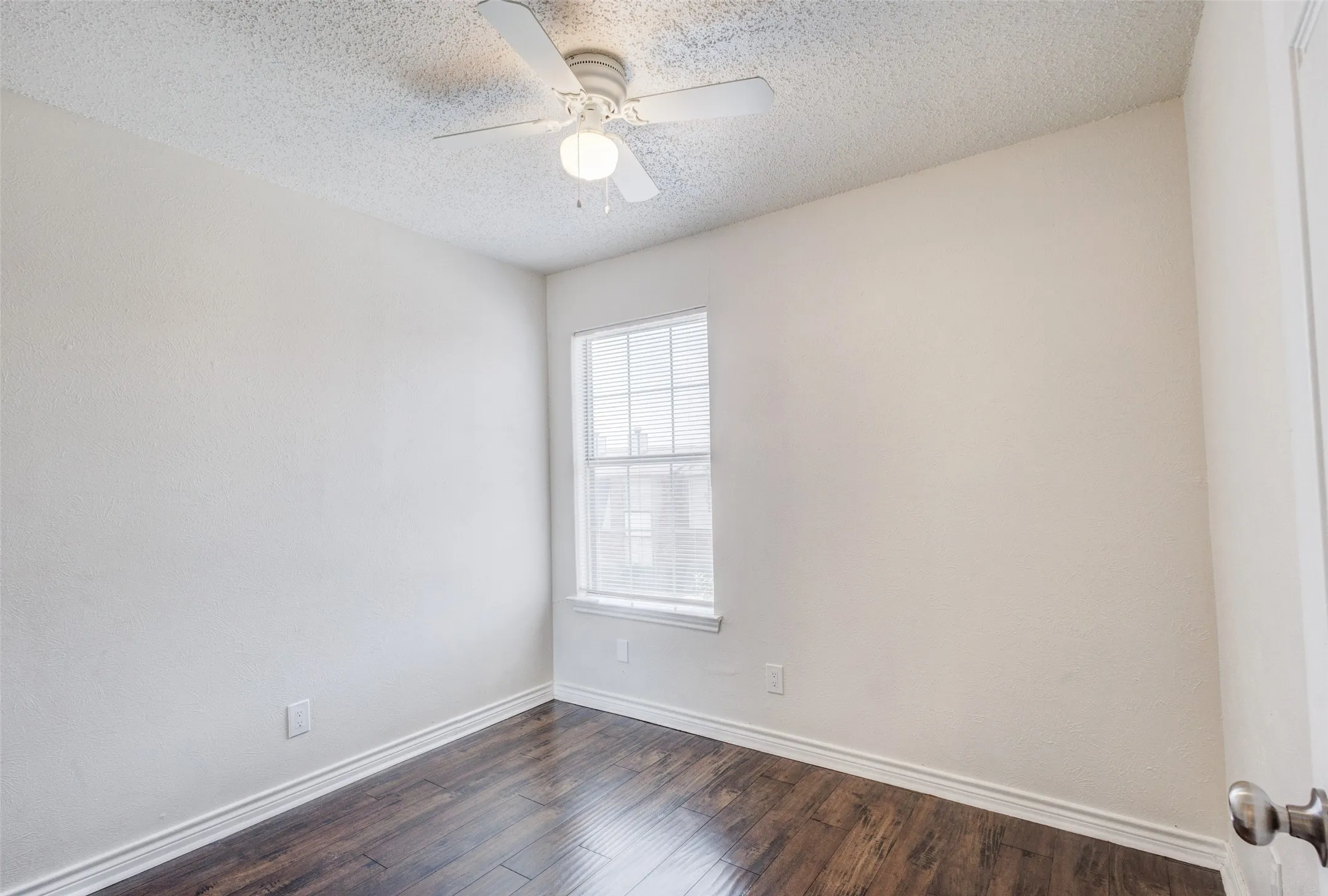 Condominium For Rent in Dallas County , 910 Cedar Terrace 910, Cedar Hill, Texas 75104, 3 Bedroom, 3 Bathroom, Garage spaces, 1,242 Sqft, built in 1983, mls#21366883, Real Estate Agent in Cedar Hill, Homes For Rent in Dallas county, Homes For Rent in Cedar Hill, Realtor in Cedar Hill Texas, Real Estate Brokerage Independent Realty Texas, Luminita Cordes Realtor