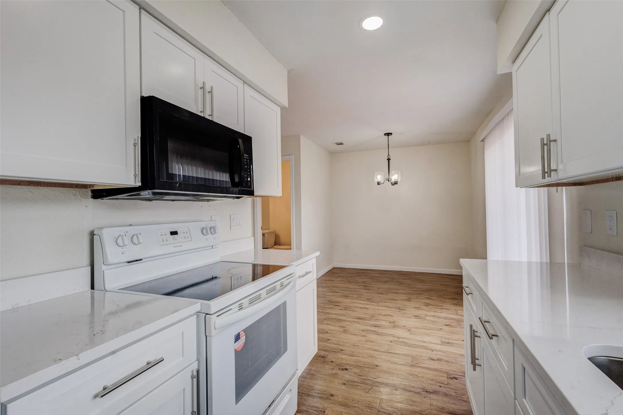 Condominium For Rent in Dallas County , 910 Cedar Terrace 910, Cedar Hill, Texas 75104, 3 Bedroom, 3 Bathroom, Garage spaces, 1,242 Sqft, built in 1983, mls#21366883, Real Estate Agent in Cedar Hill, Homes For Rent in Dallas county, Homes For Rent in Cedar Hill, Realtor in Cedar Hill Texas, Real Estate Brokerage Independent Realty Texas, Luminita Cordes Realtor