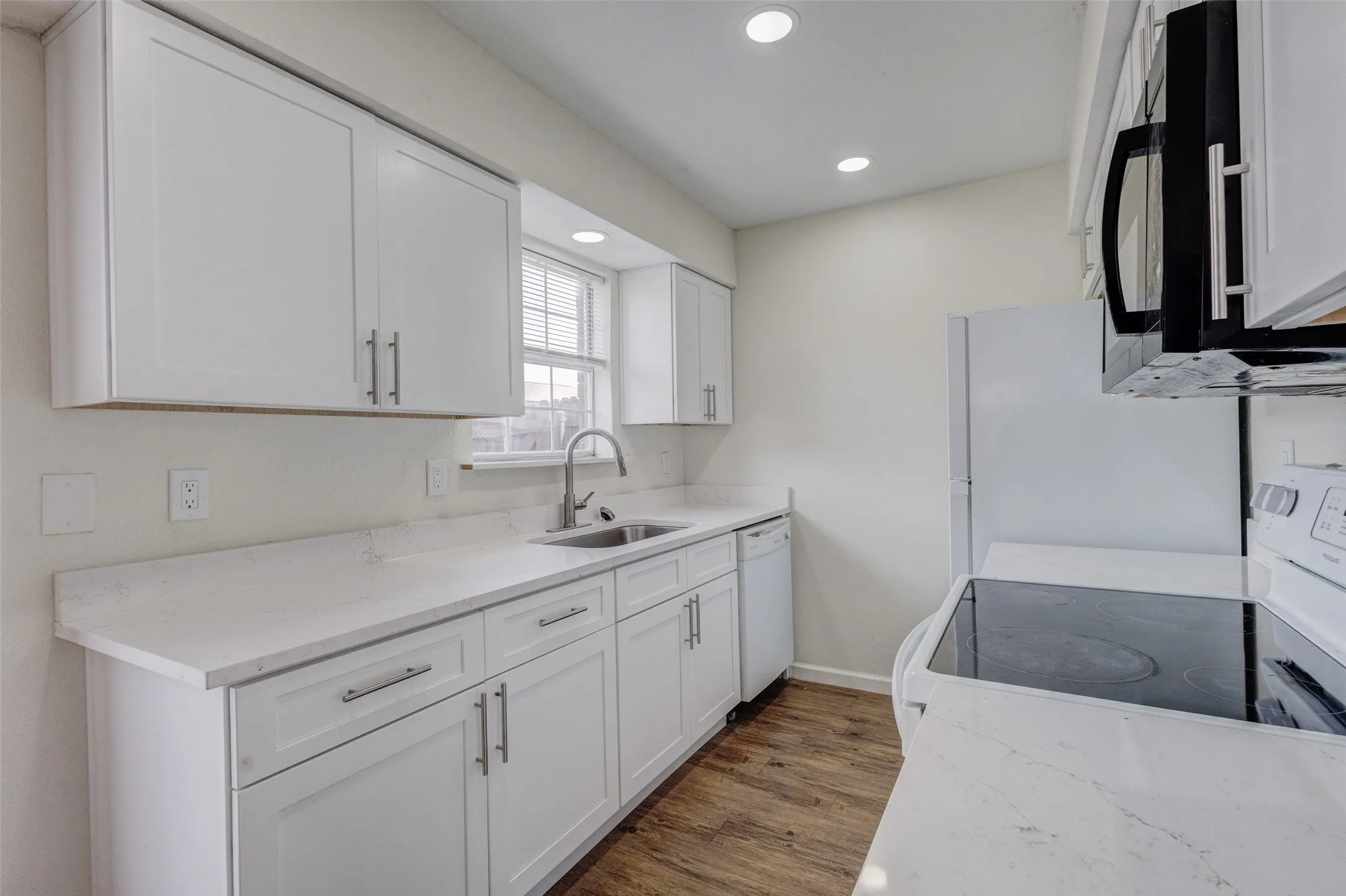 Condominium For Rent in Dallas County , 910 Cedar Terrace 910, Cedar Hill, Texas 75104, 3 Bedroom, 3 Bathroom, Garage spaces, 1,242 Sqft, built in 1983, mls#21366883, Real Estate Agent in Cedar Hill, Homes For Rent in Dallas county, Homes For Rent in Cedar Hill, Realtor in Cedar Hill Texas, Real Estate Brokerage Independent Realty Texas, Luminita Cordes Realtor