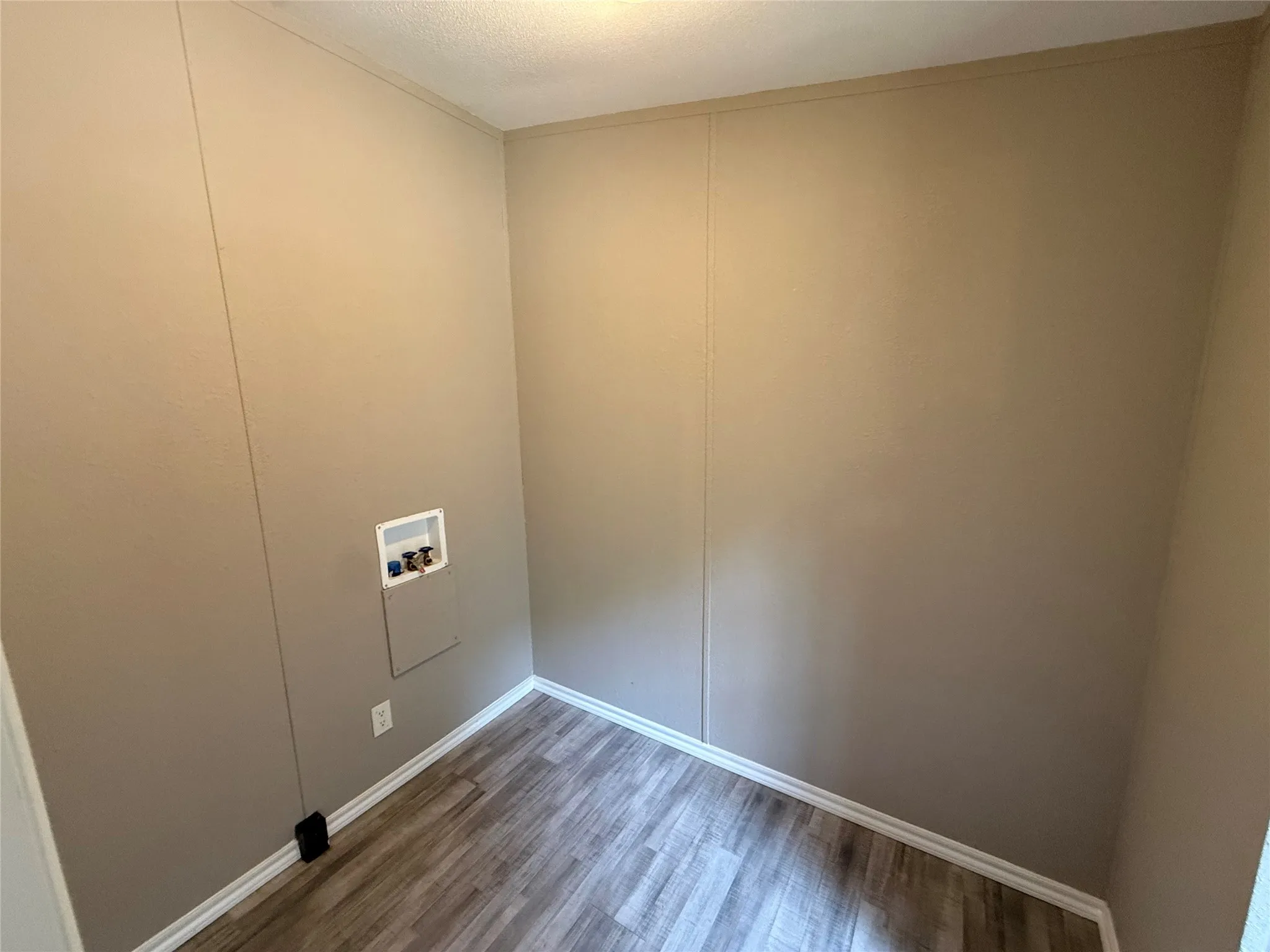 Manufactured Home For Sale in Wise County , 111 Shady Springs Drive, Bridgeport, Texas 76426, 3 Bedroom, 2 Bathroom, Garage spaces, 1,288 Sqft, built in 1992, mls#21367056, Real Estate Agent in Bridgeport, Homes For Sale in Wise county, Homes For Sale in Bridgeport, Realtor in Bridgeport Texas, Real Estate Brokerage Independent Realty Texas, Luminita Cordes Realtor