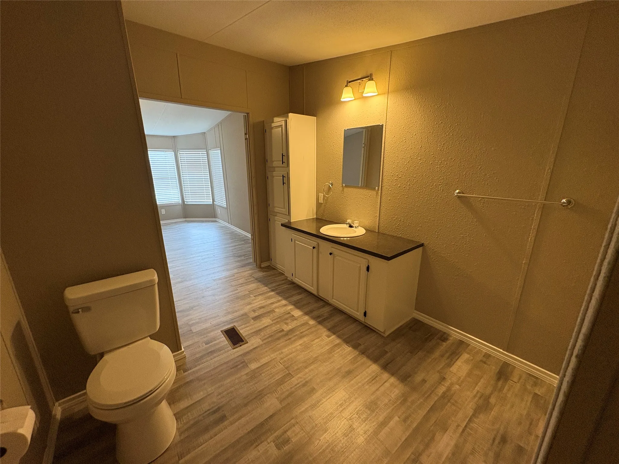 Manufactured Home For Sale in Wise County , 111 Shady Springs Drive, Bridgeport, Texas 76426, 3 Bedroom, 2 Bathroom, Garage spaces, 1,288 Sqft, built in 1992, mls#21367056, Real Estate Agent in Bridgeport, Homes For Sale in Wise county, Homes For Sale in Bridgeport, Realtor in Bridgeport Texas, Real Estate Brokerage Independent Realty Texas, Luminita Cordes Realtor