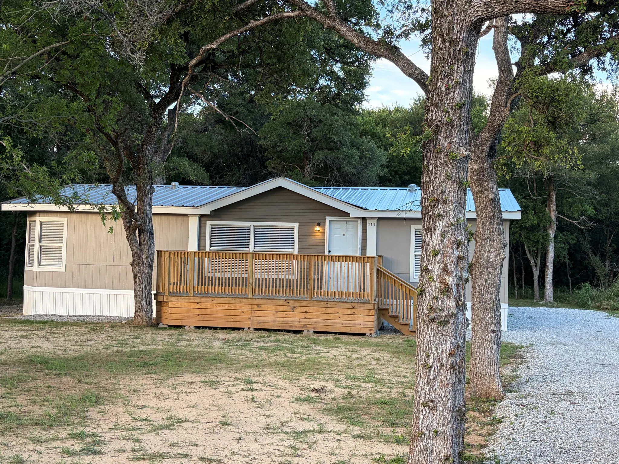 Manufactured Home For Sale in Wise County , 111 Shady Springs Drive, Bridgeport, Texas 76426, 3 Bedroom, 2 Bathroom, Garage spaces, 1,288 Sqft, built in 1992, mls#21367056, Real Estate Agent in Bridgeport, Homes For Sale in Wise county, Homes For Sale in Bridgeport, Realtor in Bridgeport Texas, Real Estate Brokerage Independent Realty Texas, Luminita Cordes Realtor
