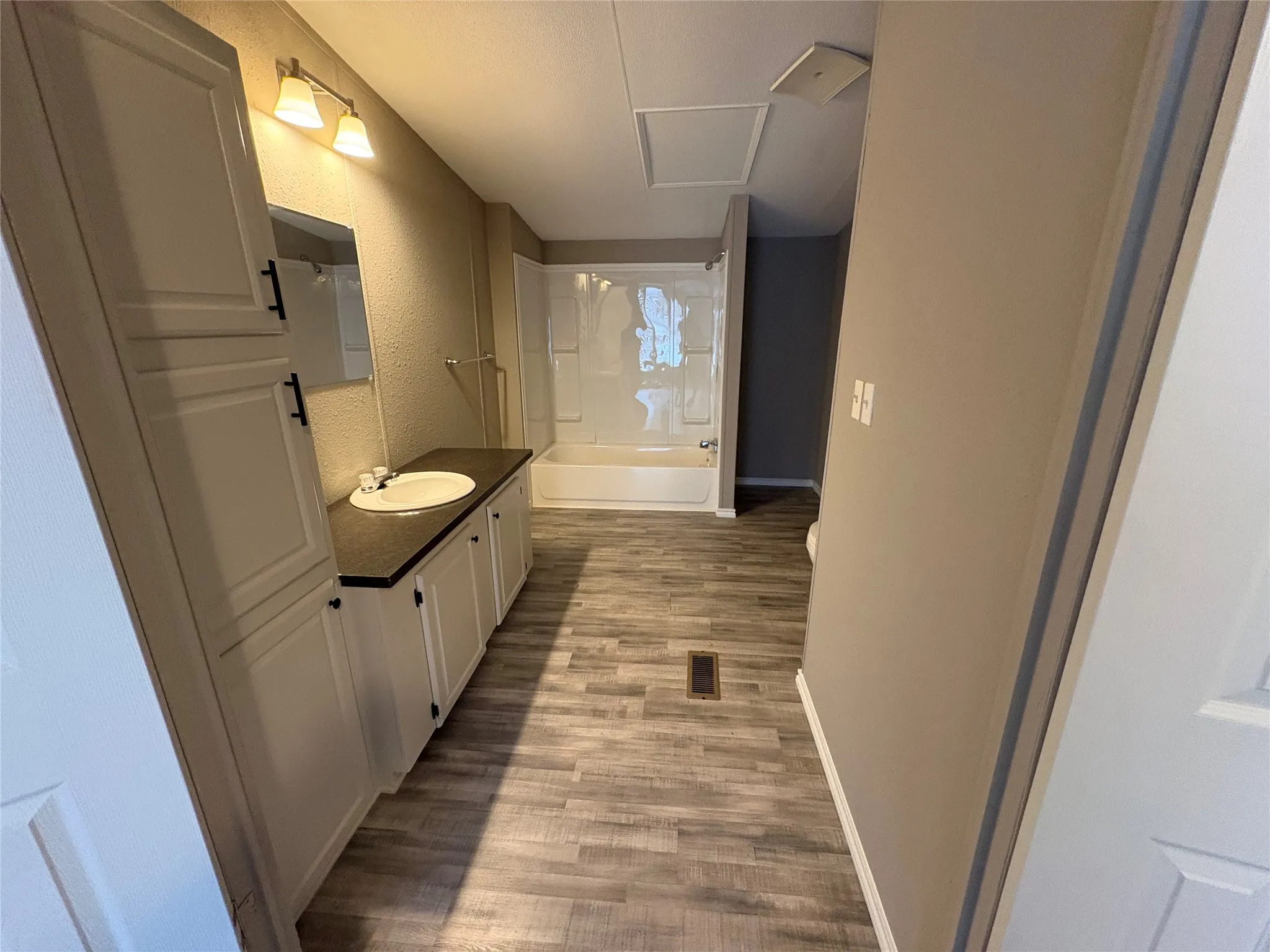 Manufactured Home For Sale in Wise County , 111 Shady Springs Drive, Bridgeport, Texas 76426, 3 Bedroom, 2 Bathroom, Garage spaces, 1,288 Sqft, built in 1992, mls#21367056, Real Estate Agent in Bridgeport, Homes For Sale in Wise county, Homes For Sale in Bridgeport, Realtor in Bridgeport Texas, Real Estate Brokerage Independent Realty Texas, Luminita Cordes Realtor