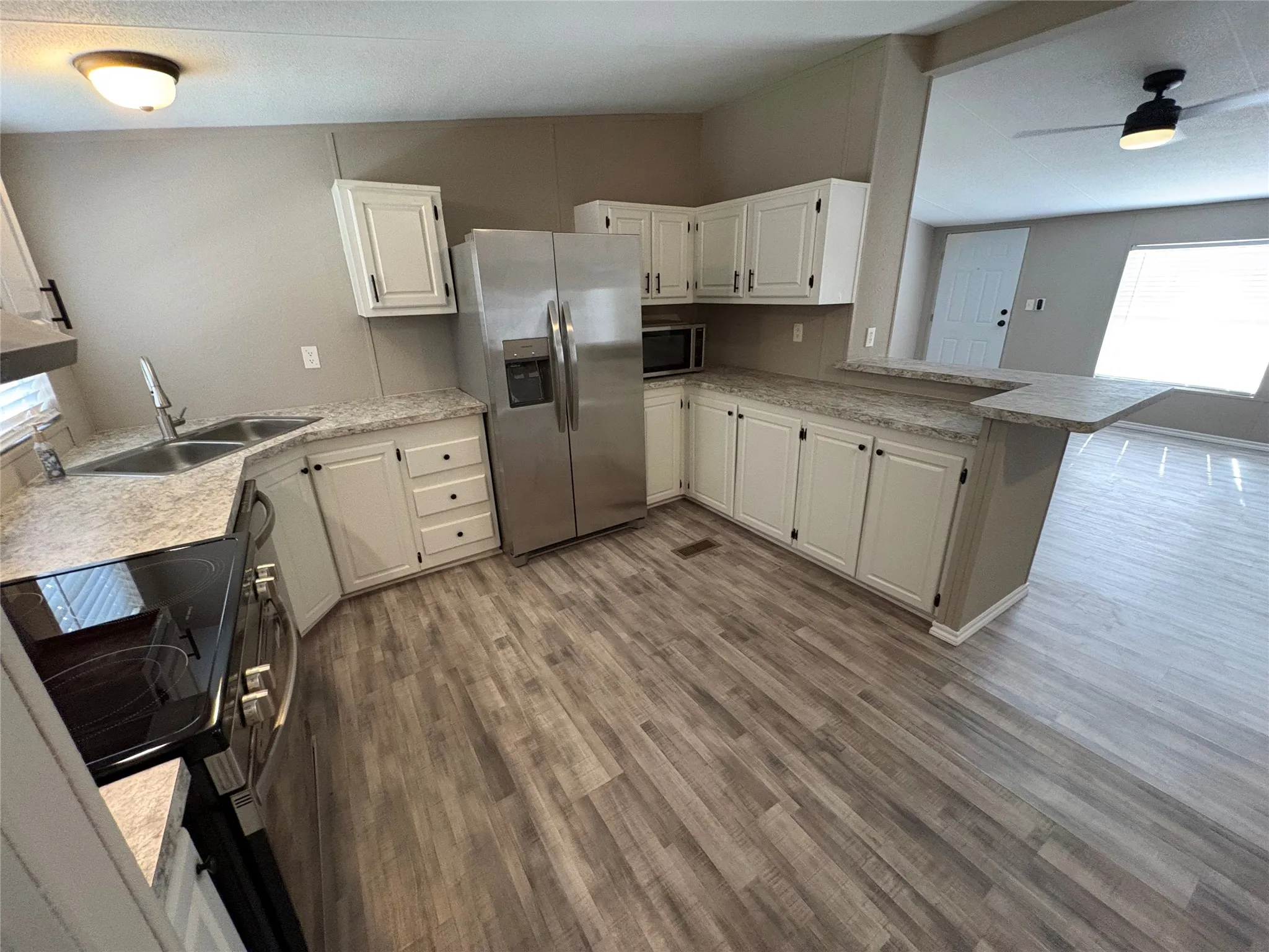 Manufactured Home For Sale in Wise County , 111 Shady Springs Drive, Bridgeport, Texas 76426, 3 Bedroom, 2 Bathroom, Garage spaces, 1,288 Sqft, built in 1992, mls#21367056, Real Estate Agent in Bridgeport, Homes For Sale in Wise county, Homes For Sale in Bridgeport, Realtor in Bridgeport Texas, Real Estate Brokerage Independent Realty Texas, Luminita Cordes Realtor