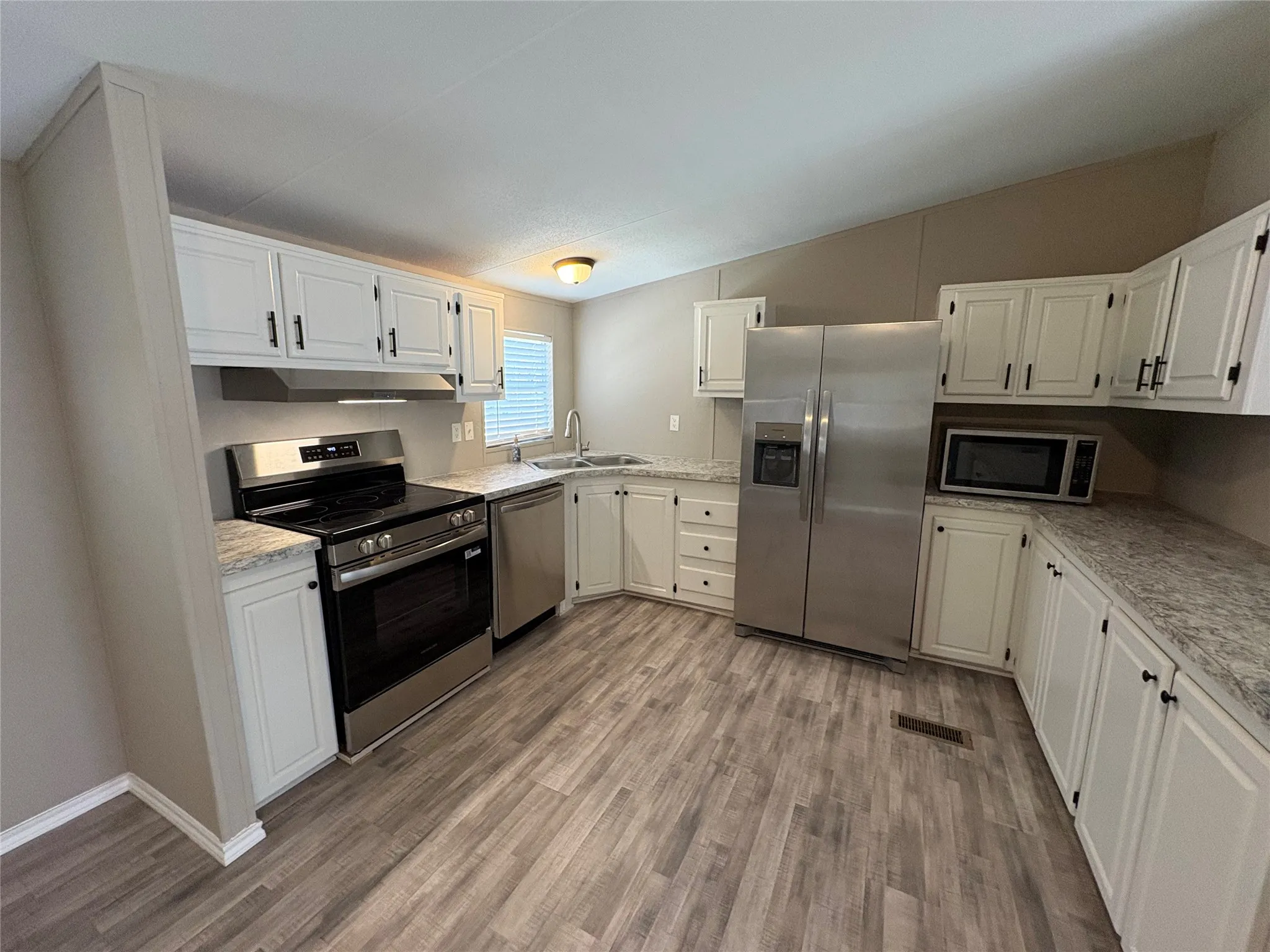 Manufactured Home For Sale in Wise County , 111 Shady Springs Drive, Bridgeport, Texas 76426, 3 Bedroom, 2 Bathroom, Garage spaces, 1,288 Sqft, built in 1992, mls#21367056, Real Estate Agent in Bridgeport, Homes For Sale in Wise county, Homes For Sale in Bridgeport, Realtor in Bridgeport Texas, Real Estate Brokerage Independent Realty Texas, Luminita Cordes Realtor