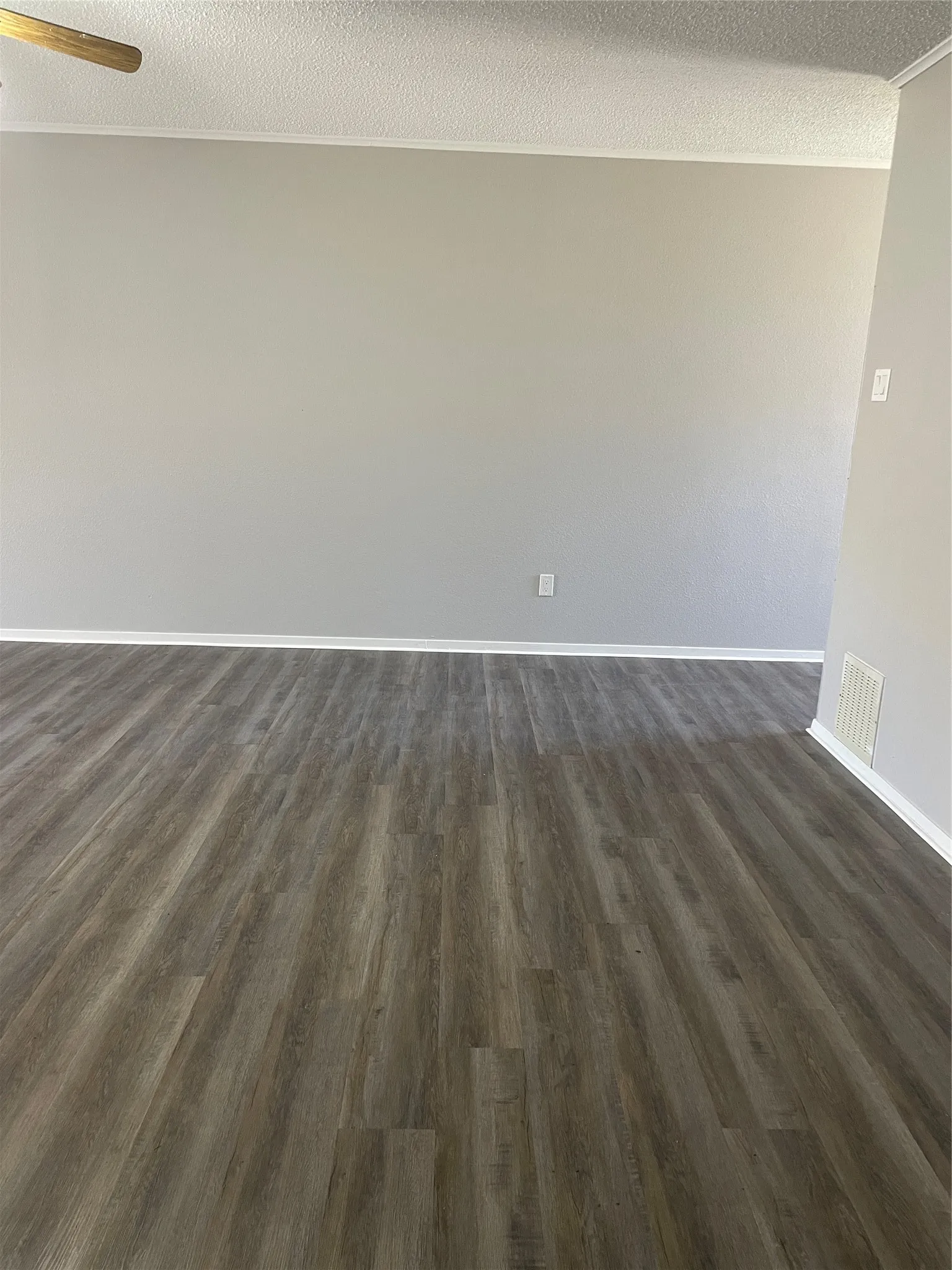 Single Family Residence For Sale in Hopkins County , 421 Mc Grede Drive, Sulphur Springs, Texas 75482, 6 Bedroom, 4 Bathroom, 2 Garage spaces, 2,800 Sqft, built in 1984, mls#21367165, Real Estate Agent in Sulphur Springs, Homes For Sale in Hopkins county, Homes For Sale in Sulphur Springs, Realtor in Sulphur Springs Texas, Real Estate Brokerage Independent Realty Texas, Luminita Cordes Realtor