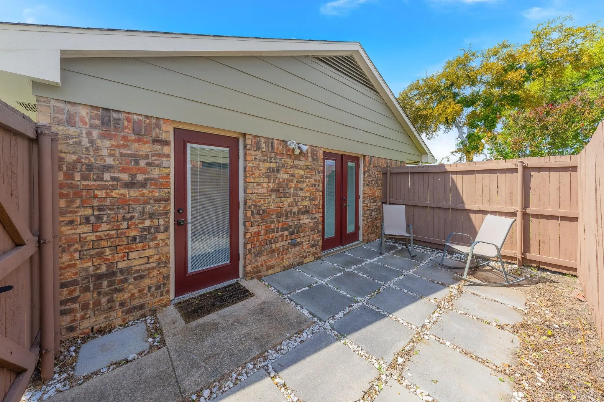 Condominium For Rent in Collin County , 1805 W Spring Creek Parkway MM2, Plano, Texas 75023, 2 Bedroom, 1 Bathroom, Garage spaces, 807 Sqft, built in 1982, mls#21367170, Real Estate Agent in Plano, Homes For Rent in Collin county, Homes For Rent in Plano, Realtor in Plano Texas, Real Estate Brokerage Independent Realty Texas, Luminita Cordes Realtor