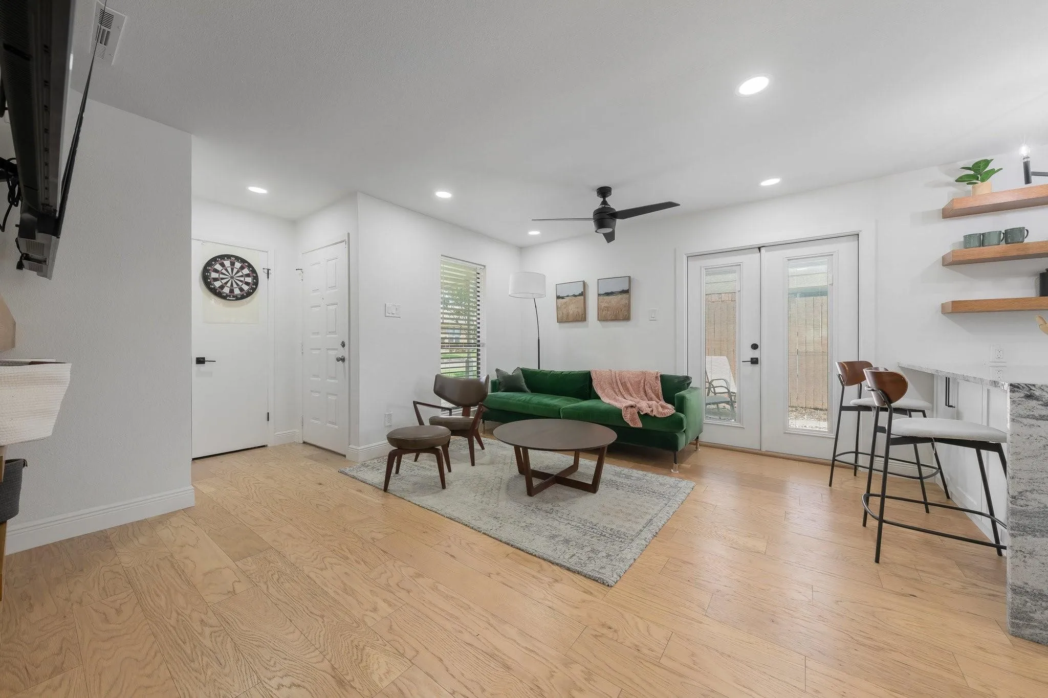 Condominium For Rent in Collin County , 1805 W Spring Creek Parkway MM2, Plano, Texas 75023, 2 Bedroom, 1 Bathroom, Garage spaces, 807 Sqft, built in 1982, mls#21367170, Real Estate Agent in Plano, Homes For Rent in Collin county, Homes For Rent in Plano, Realtor in Plano Texas, Real Estate Brokerage Independent Realty Texas, Luminita Cordes Realtor