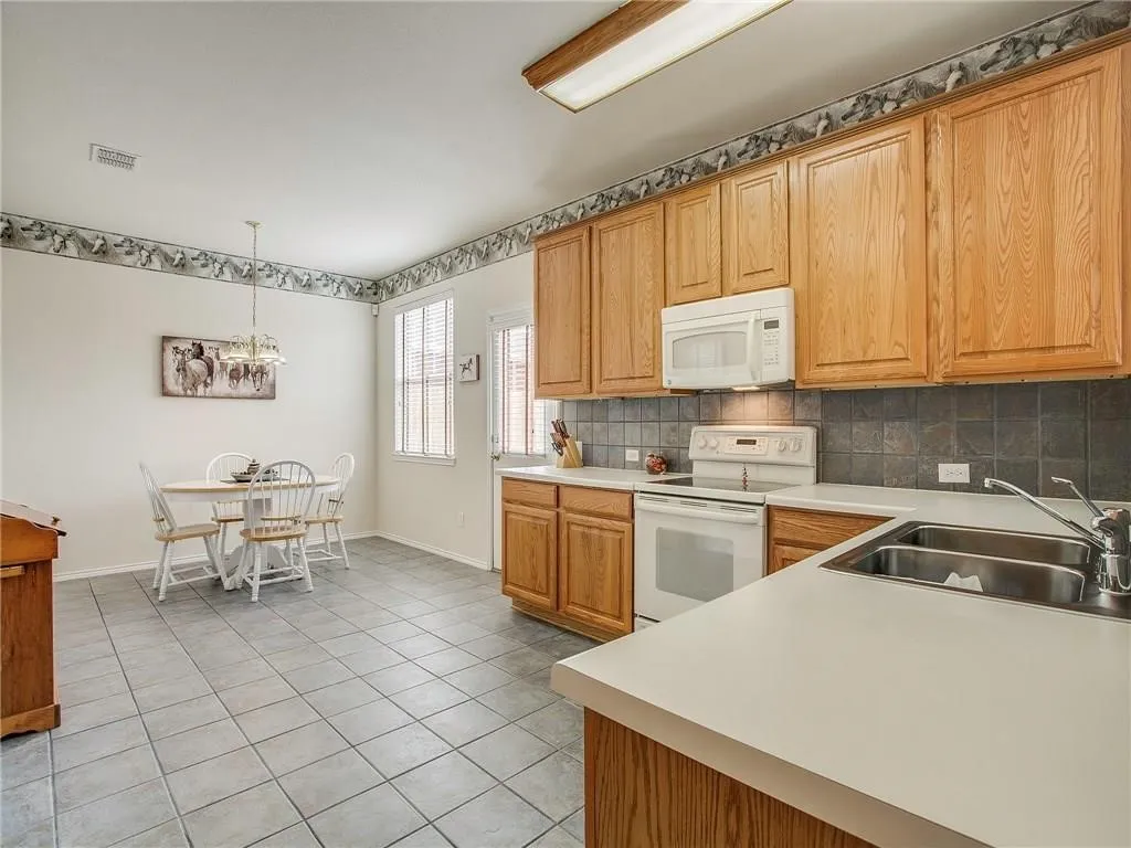 Single Family Residence For Sale in Collin County , 3104 Deleon Drive, Plano, Texas 75025, 3 Bedroom, 3 Bathroom, 2 Garage spaces, 2,279 Sqft, built in 2001, mls#21367171, Real Estate Agent in Plano, Homes For Sale in Collin county, Homes For Sale in Plano, Realtor in Plano Texas, Real Estate Brokerage Independent Realty Texas, Luminita Cordes Realtor