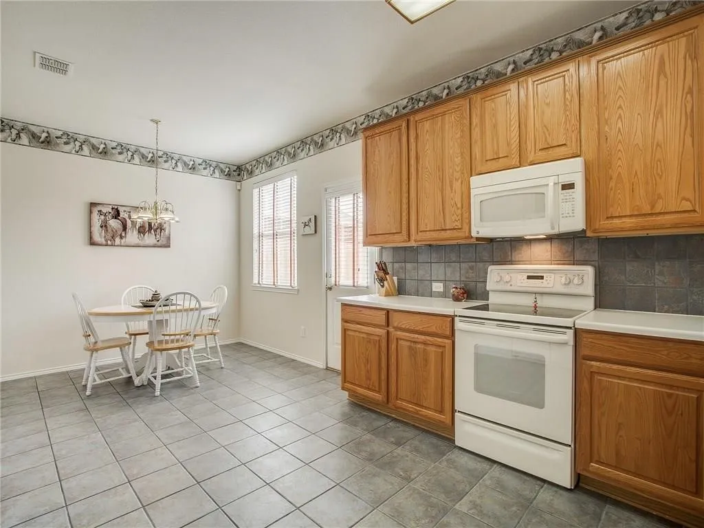 Single Family Residence For Sale in Collin County , 3104 Deleon Drive, Plano, Texas 75025, 3 Bedroom, 3 Bathroom, 2 Garage spaces, 2,279 Sqft, built in 2001, mls#21367171, Real Estate Agent in Plano, Homes For Sale in Collin county, Homes For Sale in Plano, Realtor in Plano Texas, Real Estate Brokerage Independent Realty Texas, Luminita Cordes Realtor
