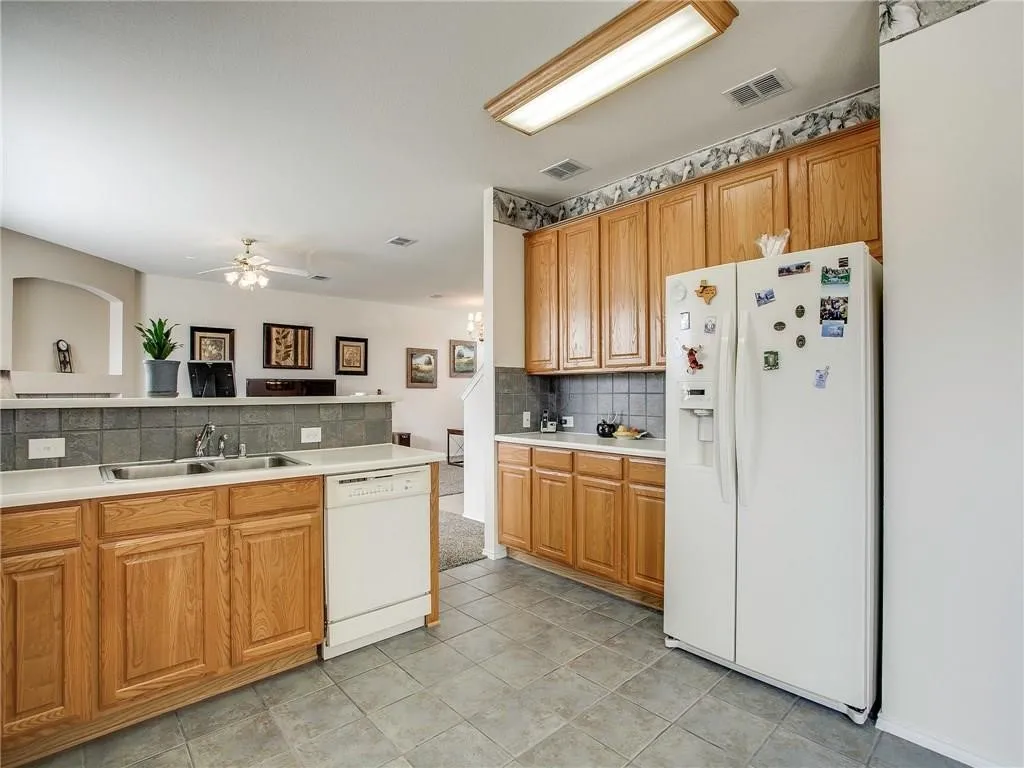 Single Family Residence For Sale in Collin County , 3104 Deleon Drive, Plano, Texas 75025, 3 Bedroom, 3 Bathroom, 2 Garage spaces, 2,279 Sqft, built in 2001, mls#21367171, Real Estate Agent in Plano, Homes For Sale in Collin county, Homes For Sale in Plano, Realtor in Plano Texas, Real Estate Brokerage Independent Realty Texas, Luminita Cordes Realtor