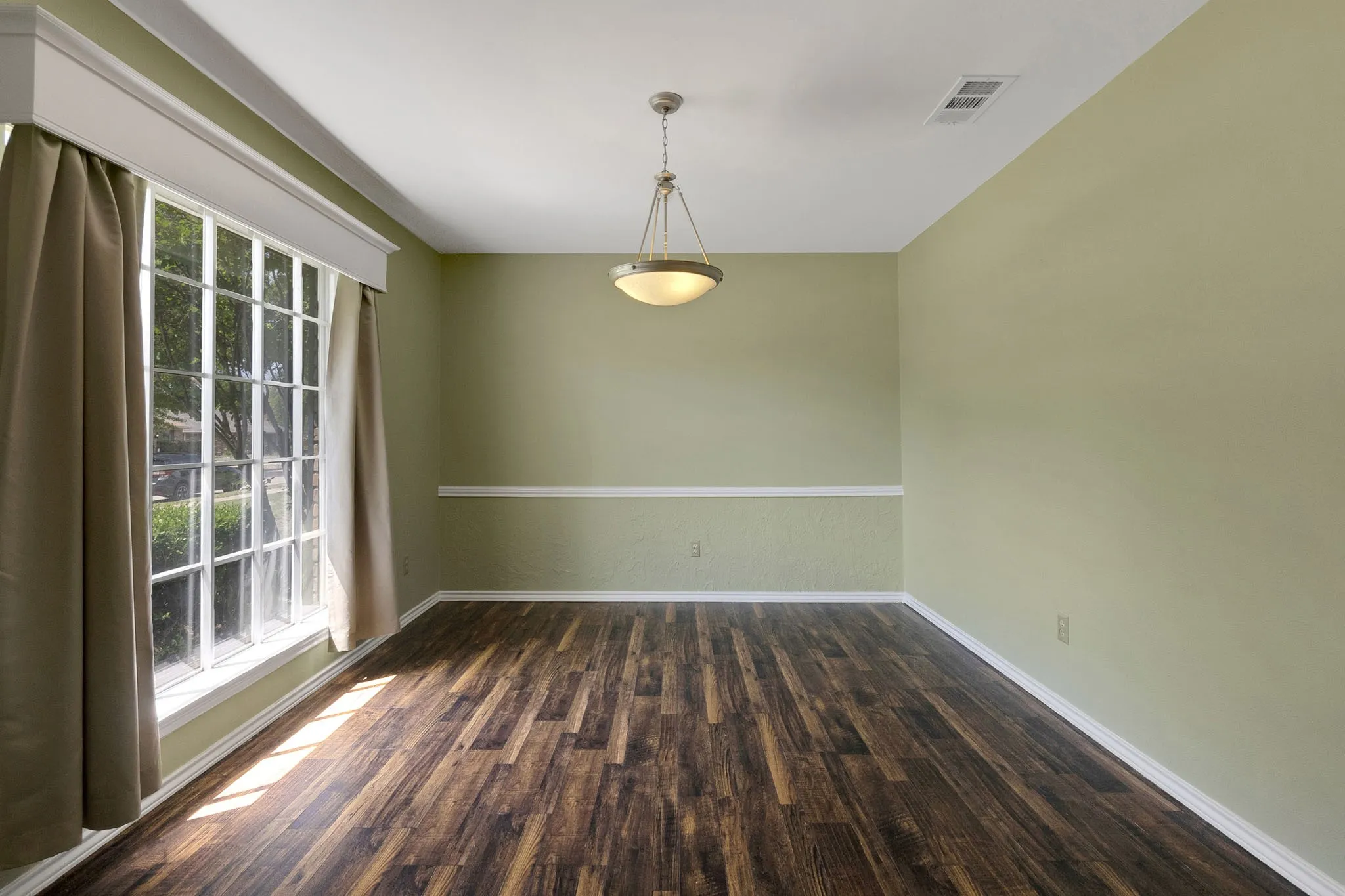 Single Family Residence For Rent in Collin County , 2207 Glen Forest Lane, Plano, Texas 75023, 3 Bedroom, 2 Bathroom, 2 Garage spaces, 1,799 Sqft, built in 1975, mls#21367132, Real Estate Agent in Plano, Homes For Rent in Collin county, Homes For Rent in Plano, Realtor in Plano Texas, Real Estate Brokerage Independent Realty Texas, Luminita Cordes Realtor