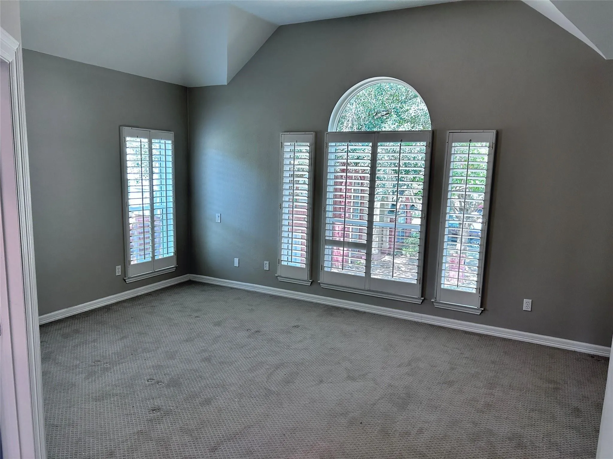 Single Family Residence For Rent in Dallas County , 2634 Lakeforest Court, Dallas, Texas 75214, 4 Bedroom, 3 Bathroom, 2 Garage spaces, 2,354 Sqft, built in 1994, mls#21367178, Real Estate Agent in Dallas, Homes For Rent in Dallas county, Homes For Rent in Dallas, Realtor in Dallas Texas, Real Estate Brokerage Independent Realty Texas, Luminita Cordes Realtor