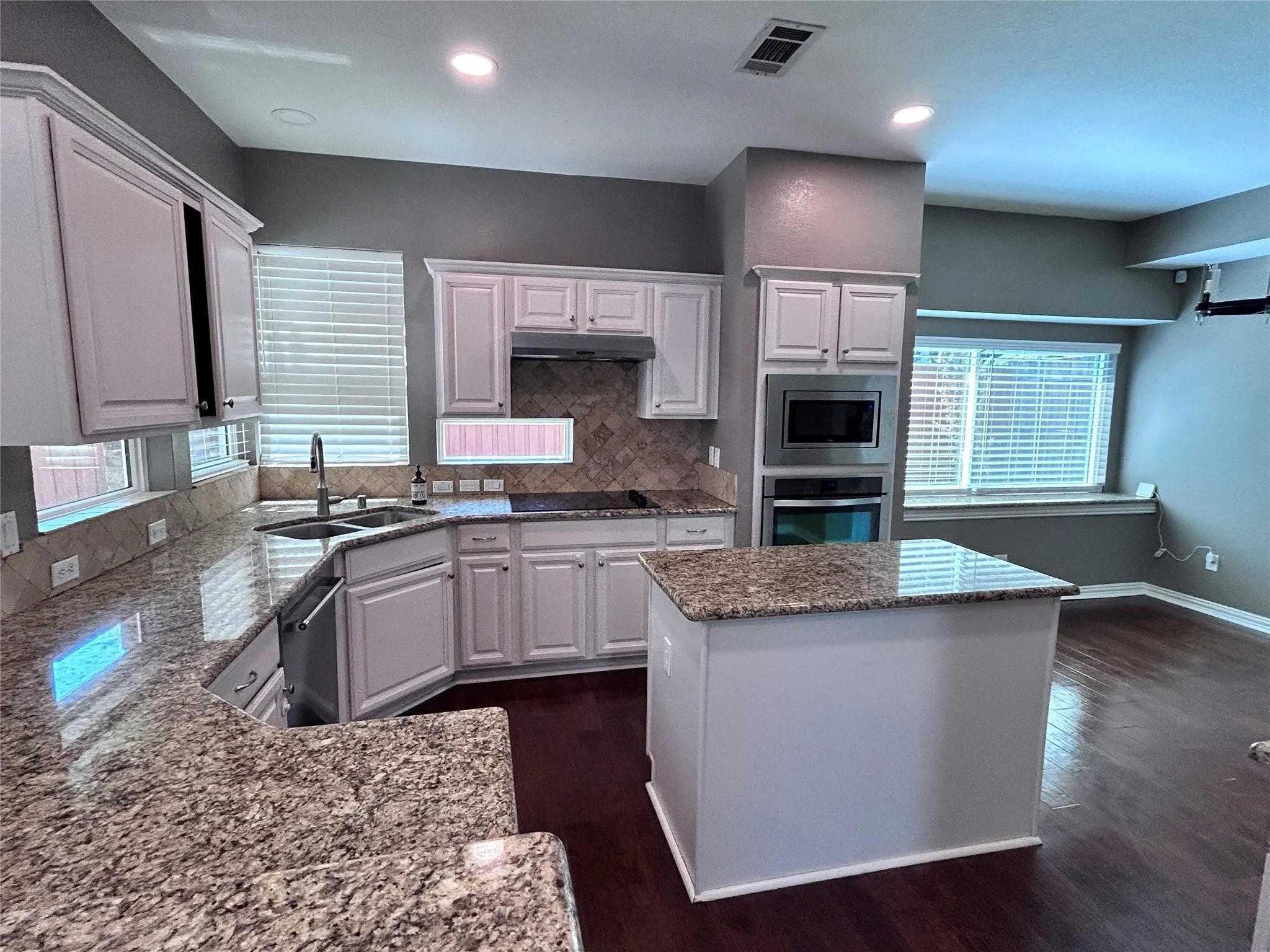 Single Family Residence For Rent in Dallas County , 2634 Lakeforest Court, Dallas, Texas 75214, 4 Bedroom, 3 Bathroom, 2 Garage spaces, 2,354 Sqft, built in 1994, mls#21367178, Real Estate Agent in Dallas, Homes For Rent in Dallas county, Homes For Rent in Dallas, Realtor in Dallas Texas, Real Estate Brokerage Independent Realty Texas, Luminita Cordes Realtor