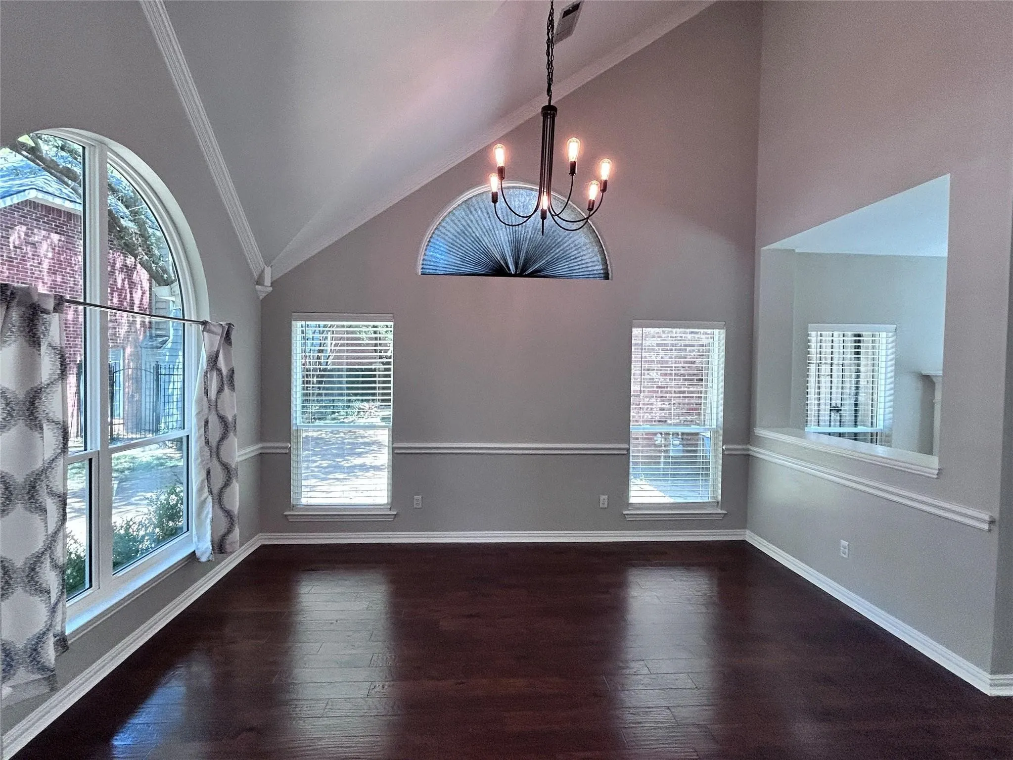 Single Family Residence For Rent in Dallas County , 2634 Lakeforest Court, Dallas, Texas 75214, 4 Bedroom, 3 Bathroom, 2 Garage spaces, 2,354 Sqft, built in 1994, mls#21367178, Real Estate Agent in Dallas, Homes For Rent in Dallas county, Homes For Rent in Dallas, Realtor in Dallas Texas, Real Estate Brokerage Independent Realty Texas, Luminita Cordes Realtor
