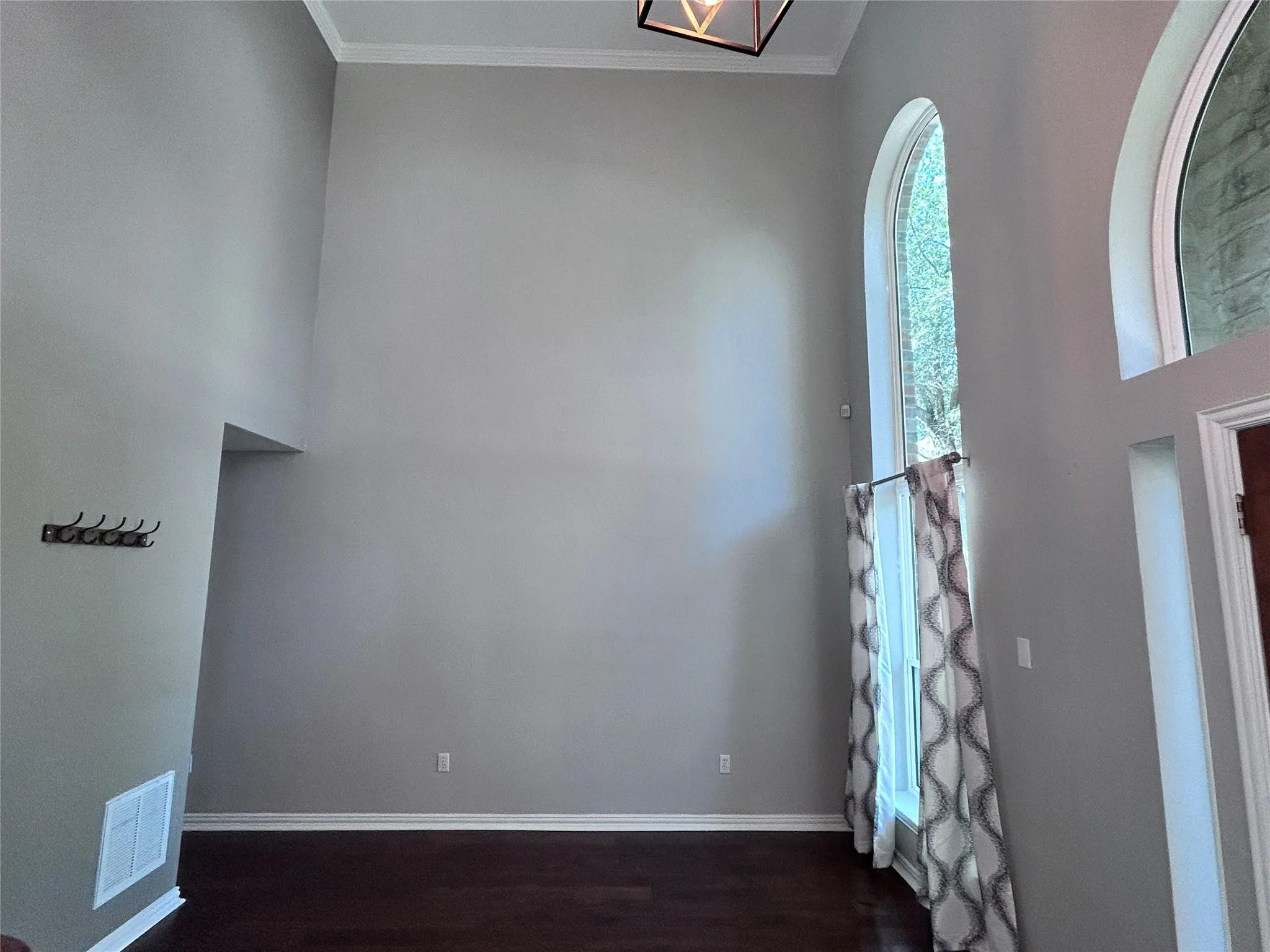 Single Family Residence For Rent in Dallas County , 2634 Lakeforest Court, Dallas, Texas 75214, 4 Bedroom, 3 Bathroom, 2 Garage spaces, 2,354 Sqft, built in 1994, mls#21367178, Real Estate Agent in Dallas, Homes For Rent in Dallas county, Homes For Rent in Dallas, Realtor in Dallas Texas, Real Estate Brokerage Independent Realty Texas, Luminita Cordes Realtor