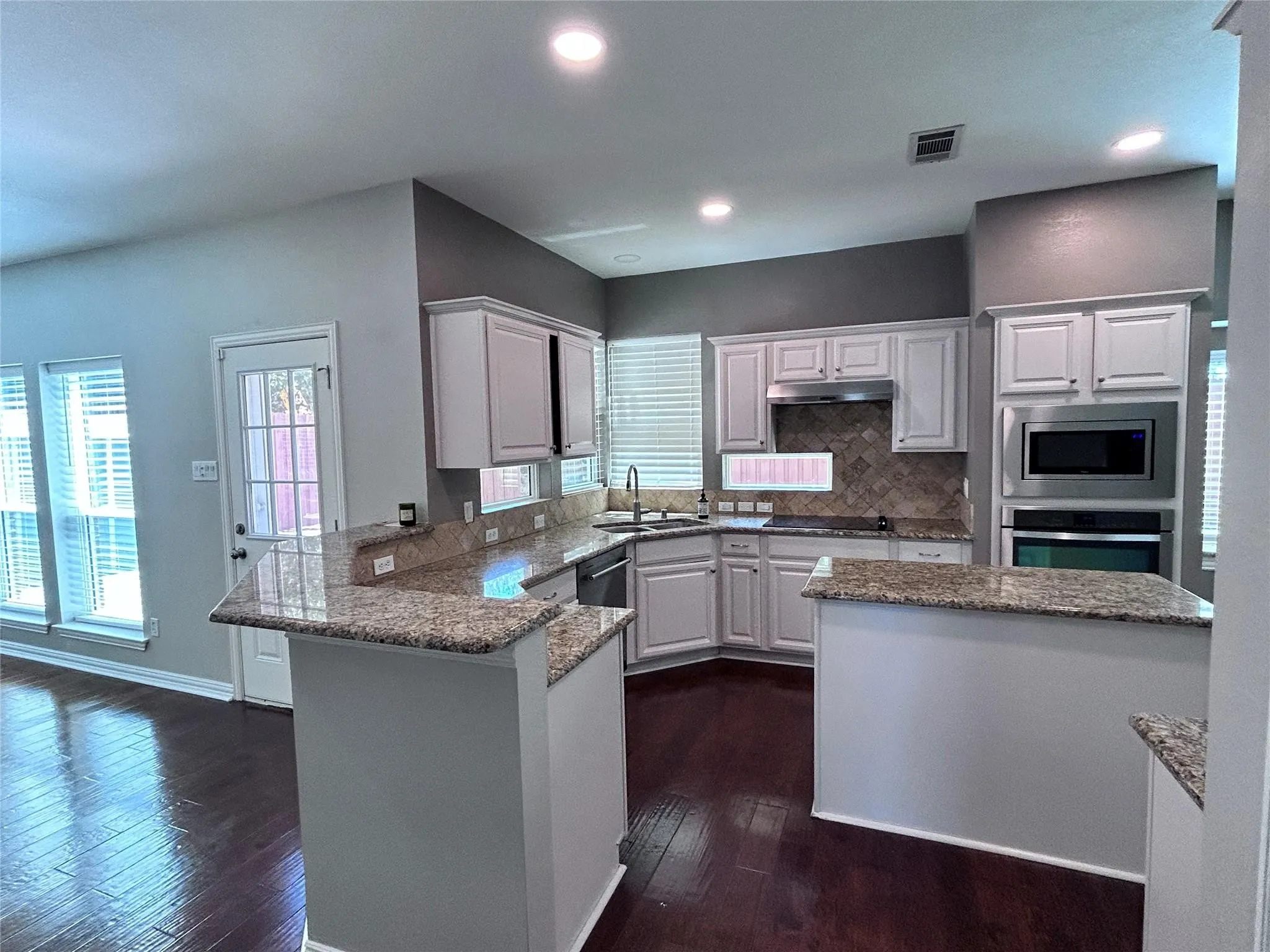 Single Family Residence For Rent in Dallas County , 2634 Lakeforest Court, Dallas, Texas 75214, 4 Bedroom, 3 Bathroom, 2 Garage spaces, 2,354 Sqft, built in 1994, mls#21367178, Real Estate Agent in Dallas, Homes For Rent in Dallas county, Homes For Rent in Dallas, Realtor in Dallas Texas, Real Estate Brokerage Independent Realty Texas, Luminita Cordes Realtor