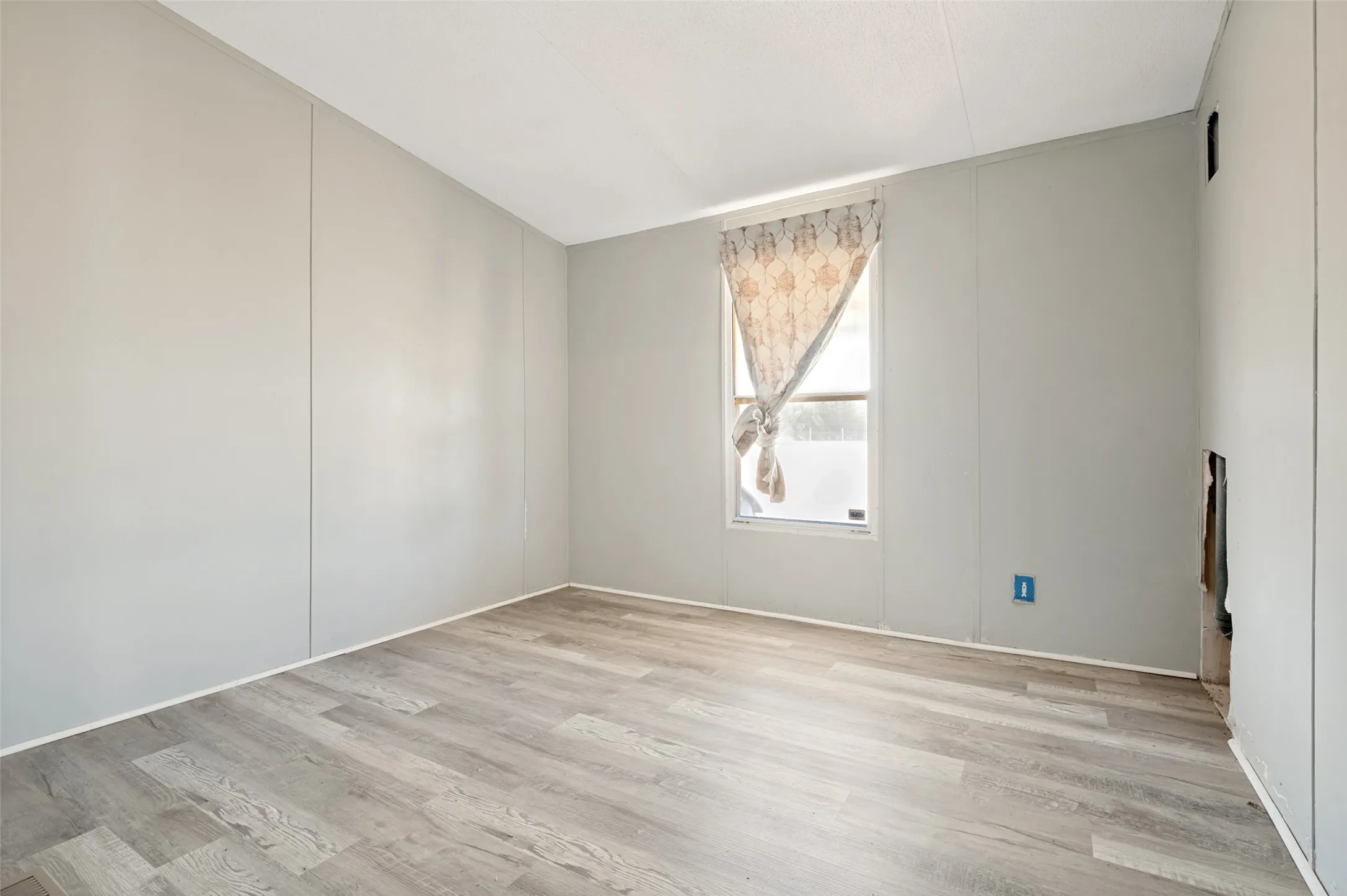 Mobile Home For Sale in Ellis County , 523 W Pecan Tree Road, Waxahachie, Texas 75167, 4 Bedroom, 2 Bathroom, Garage spaces, 1,568 Sqft, built in 1997, Price $460,000, mls#21367129, Real Estate Agent in Waxahachie, Homes For Sale in Ellis county, Homes For Sale in Waxahachie, Realtor in Waxahachie Texas, Real Estate Brokerage Independent Realty Texas, Luminita Cordes Realtor