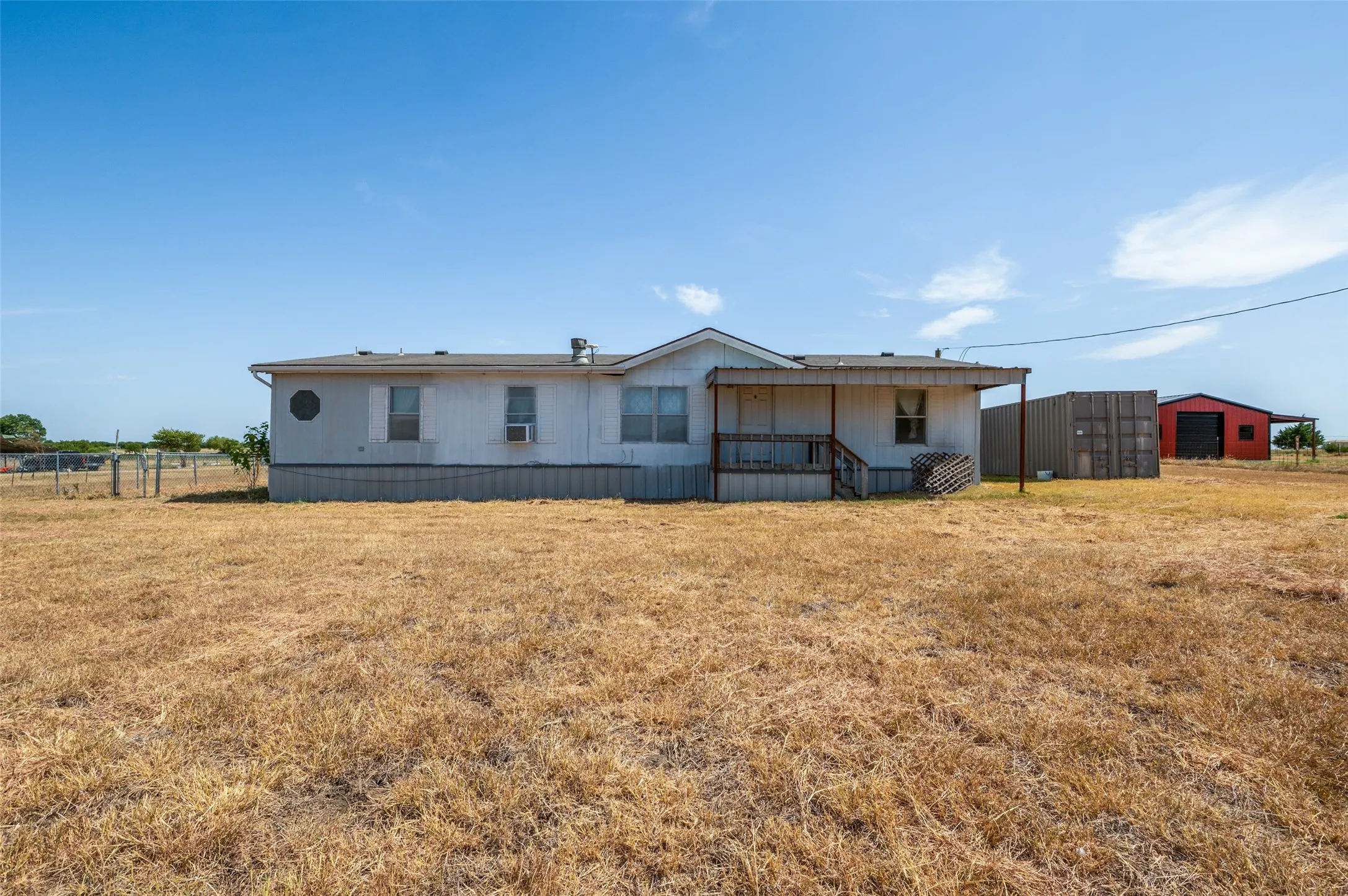 Mobile Home For Sale in Ellis County , 523 W Pecan Tree Road, Waxahachie, Texas 75167, 4 Bedroom, 2 Bathroom, Garage spaces, 1,568 Sqft, built in 1997, Price $460,000, mls#21367129, Real Estate Agent in Waxahachie, Homes For Sale in Ellis county, Homes For Sale in Waxahachie, Realtor in Waxahachie Texas, Real Estate Brokerage Independent Realty Texas, Luminita Cordes Realtor