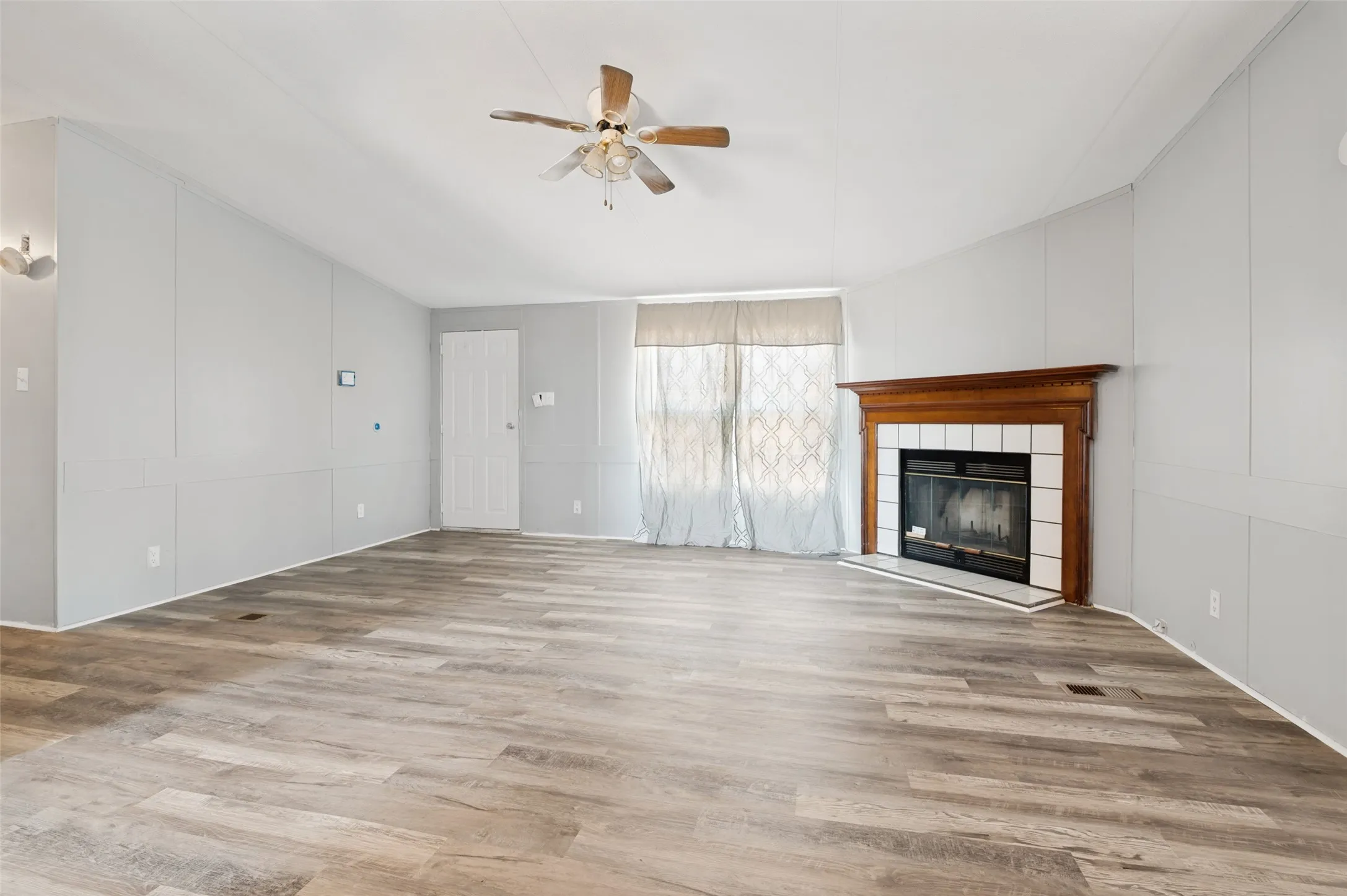 Mobile Home For Sale in Ellis County , 523 W Pecan Tree Road, Waxahachie, Texas 75167, 4 Bedroom, 2 Bathroom, Garage spaces, 1,568 Sqft, built in 1997, Price $460,000, mls#21367129, Real Estate Agent in Waxahachie, Homes For Sale in Ellis county, Homes For Sale in Waxahachie, Realtor in Waxahachie Texas, Real Estate Brokerage Independent Realty Texas, Luminita Cordes Realtor