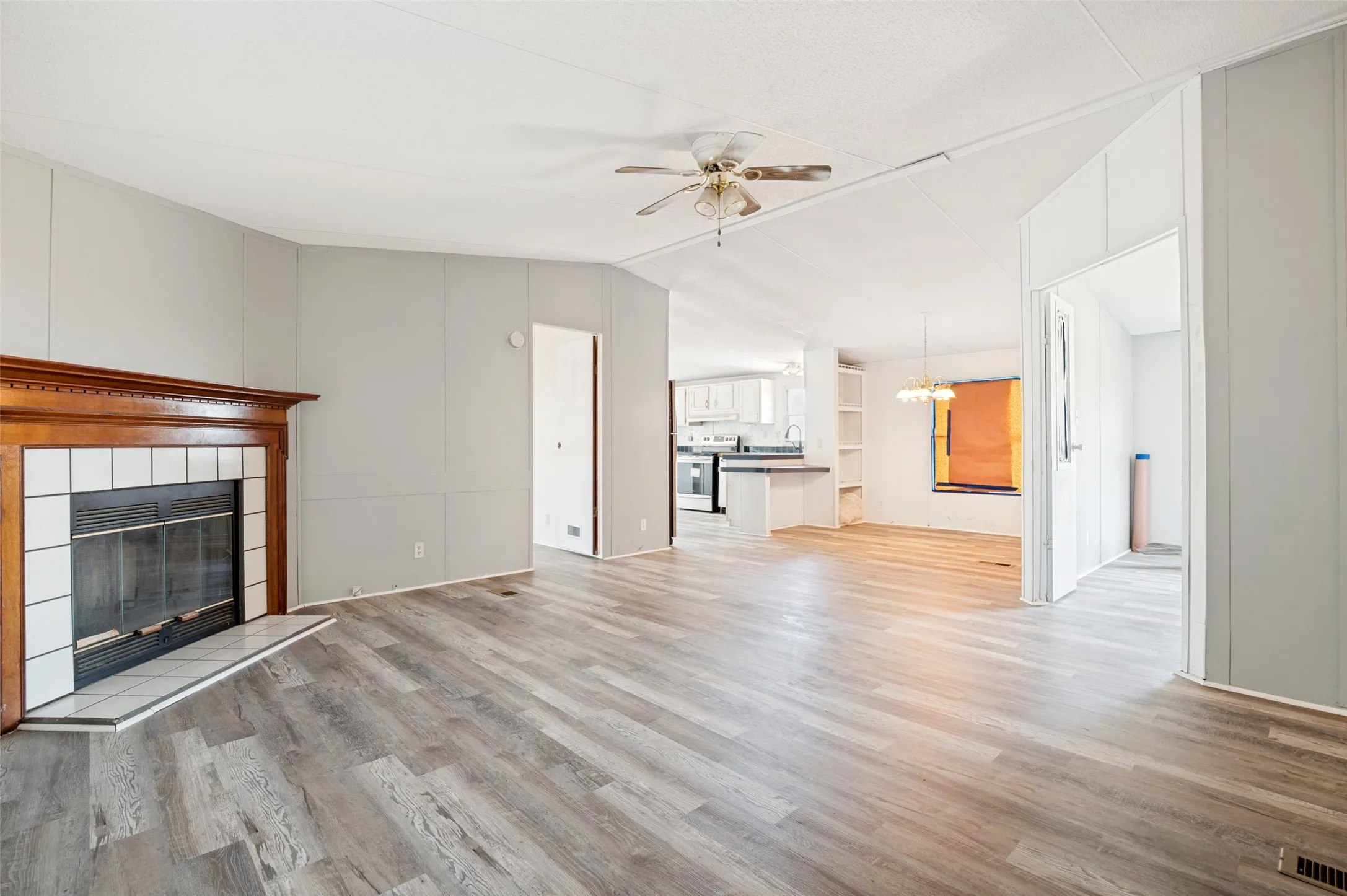 Mobile Home For Sale in Ellis County , 523 W Pecan Tree Road, Waxahachie, Texas 75167, 4 Bedroom, 2 Bathroom, Garage spaces, 1,568 Sqft, built in 1997, Price $460,000, mls#21367129, Real Estate Agent in Waxahachie, Homes For Sale in Ellis county, Homes For Sale in Waxahachie, Realtor in Waxahachie Texas, Real Estate Brokerage Independent Realty Texas, Luminita Cordes Realtor