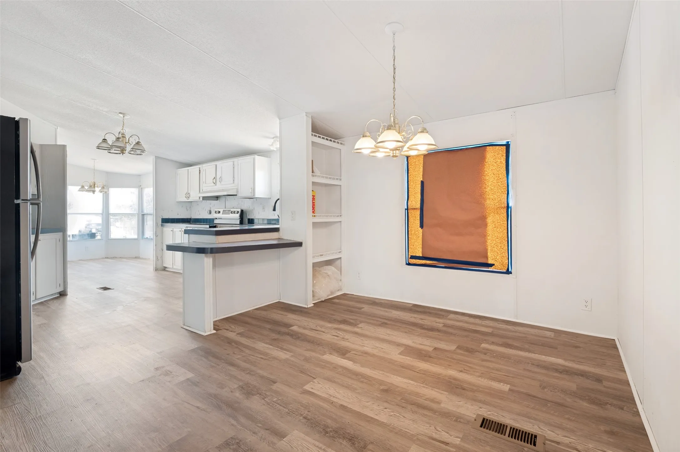 Mobile Home For Sale in Ellis County , 523 W Pecan Tree Road, Waxahachie, Texas 75167, 4 Bedroom, 2 Bathroom, Garage spaces, 1,568 Sqft, built in 1997, Price $460,000, mls#21367129, Real Estate Agent in Waxahachie, Homes For Sale in Ellis county, Homes For Sale in Waxahachie, Realtor in Waxahachie Texas, Real Estate Brokerage Independent Realty Texas, Luminita Cordes Realtor