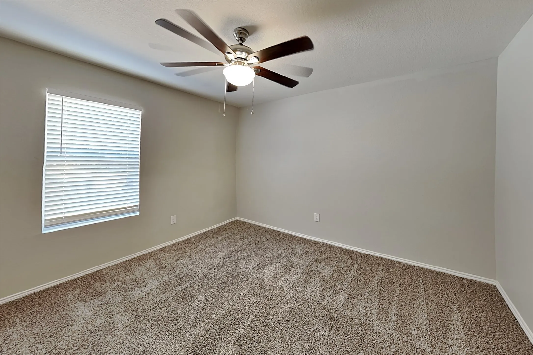 Single Family Residence For Rent in Tarrant County , 4941 Water Ridge Lane, Fort Worth, Texas 76179, 4 Bedroom, 2 Bathroom, 2 Garage spaces, 1,724 Sqft, built in 2006, mls#21367180, Real Estate Agent in Fort Worth, Homes For Rent in Tarrant county, Homes For Rent in Fort Worth, Realtor in Fort Worth Texas, Real Estate Brokerage Independent Realty Texas, Luminita Cordes Realtor