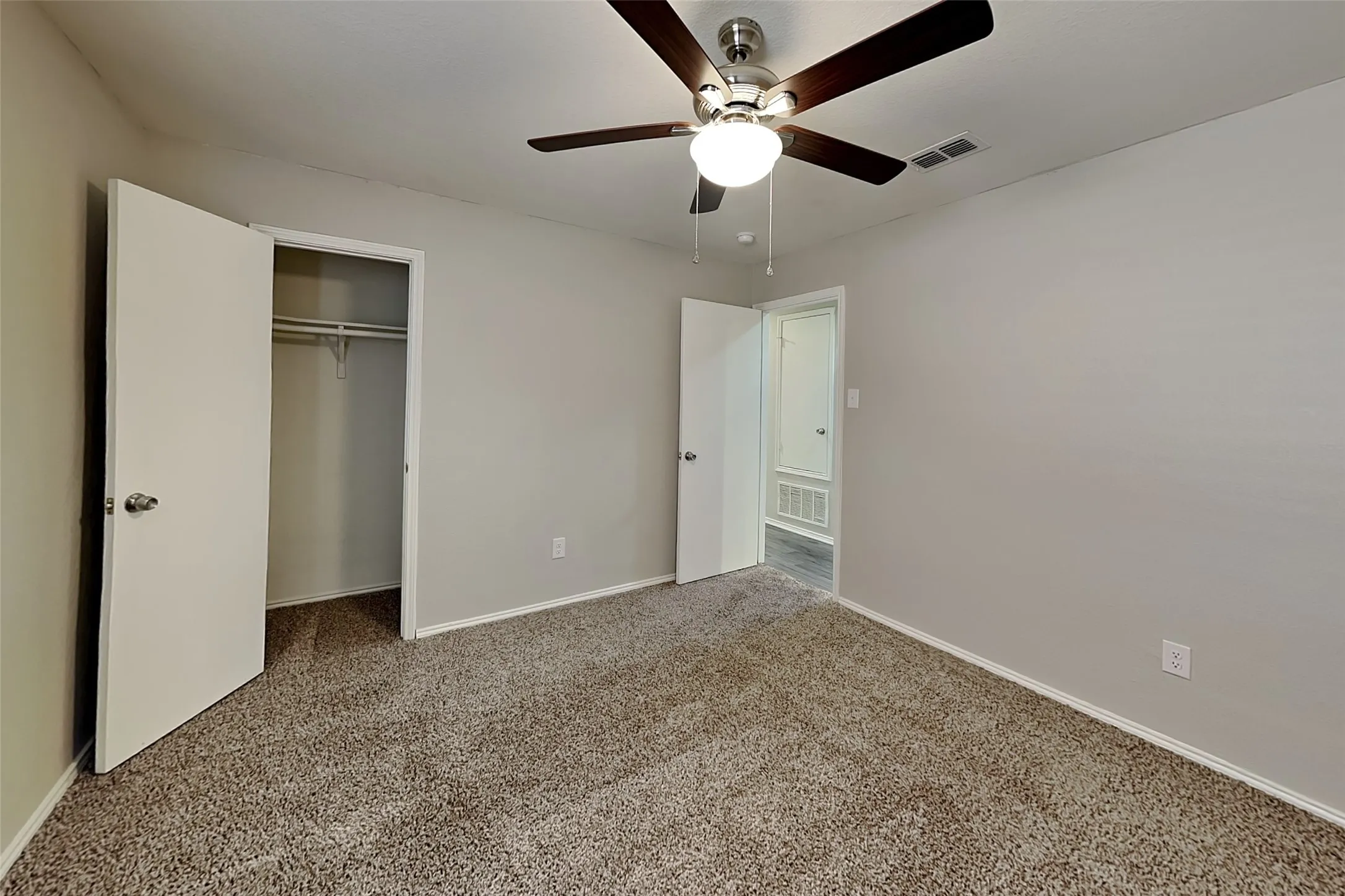 Single Family Residence For Rent in Tarrant County , 4941 Water Ridge Lane, Fort Worth, Texas 76179, 4 Bedroom, 2 Bathroom, 2 Garage spaces, 1,724 Sqft, built in 2006, mls#21367180, Real Estate Agent in Fort Worth, Homes For Rent in Tarrant county, Homes For Rent in Fort Worth, Realtor in Fort Worth Texas, Real Estate Brokerage Independent Realty Texas, Luminita Cordes Realtor