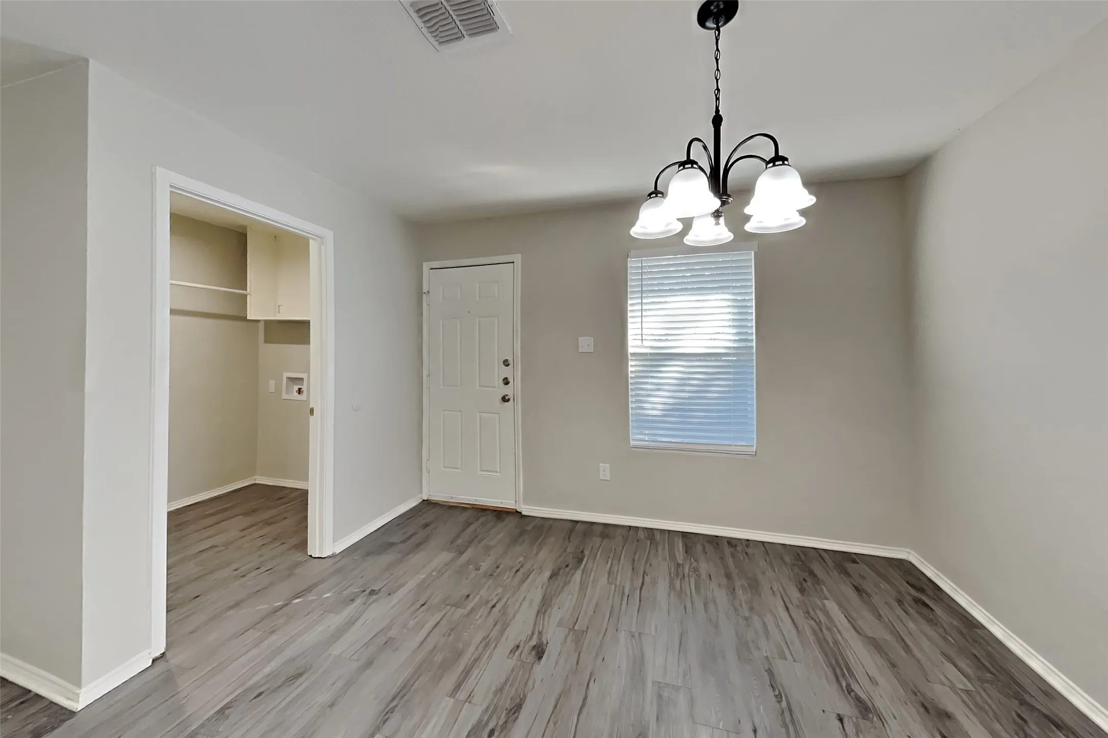 Single Family Residence For Rent in Tarrant County , 4941 Water Ridge Lane, Fort Worth, Texas 76179, 4 Bedroom, 2 Bathroom, 2 Garage spaces, 1,724 Sqft, built in 2006, mls#21367180, Real Estate Agent in Fort Worth, Homes For Rent in Tarrant county, Homes For Rent in Fort Worth, Realtor in Fort Worth Texas, Real Estate Brokerage Independent Realty Texas, Luminita Cordes Realtor