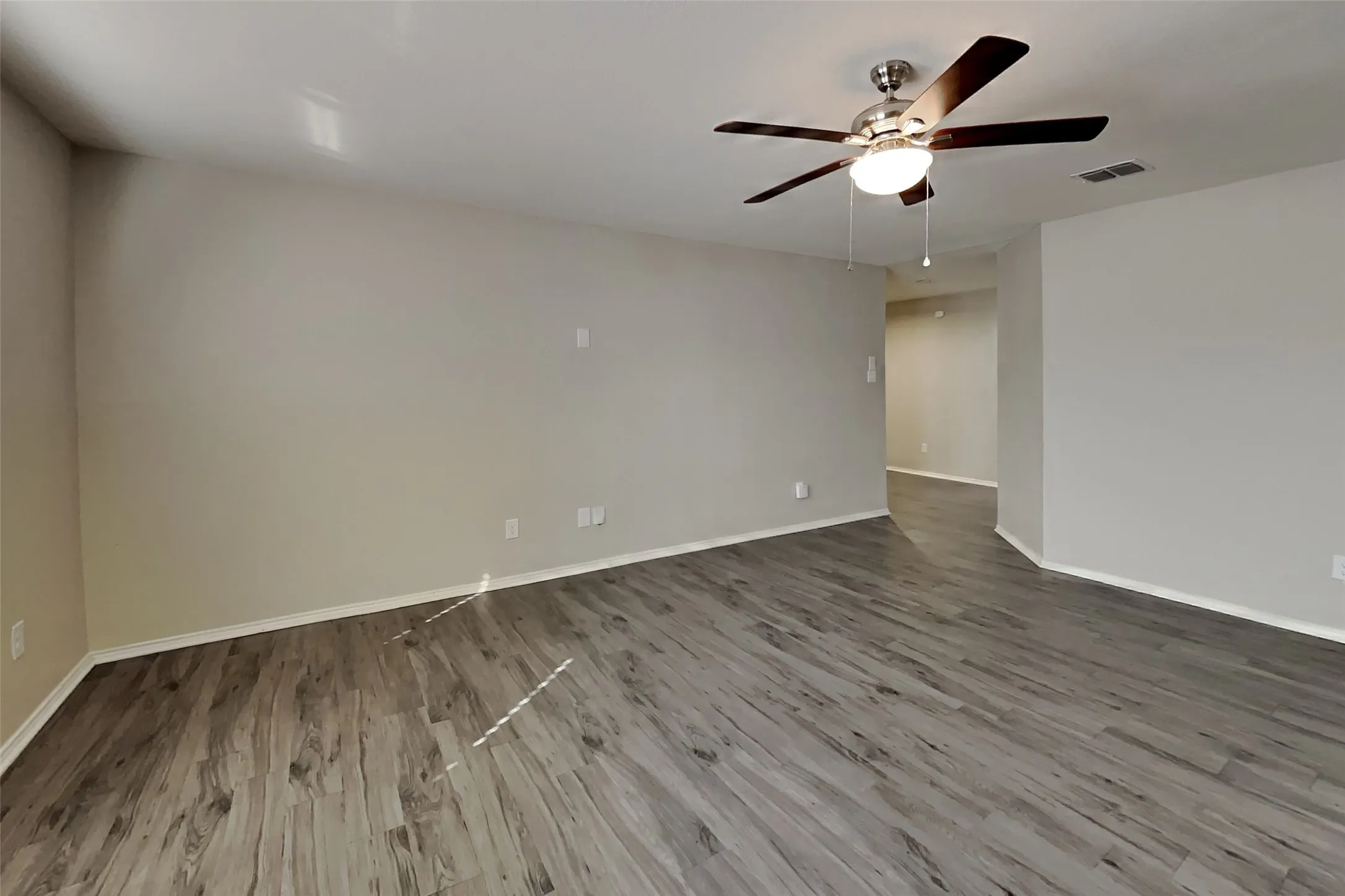 Single Family Residence For Rent in Tarrant County , 4941 Water Ridge Lane, Fort Worth, Texas 76179, 4 Bedroom, 2 Bathroom, 2 Garage spaces, 1,724 Sqft, built in 2006, mls#21367180, Real Estate Agent in Fort Worth, Homes For Rent in Tarrant county, Homes For Rent in Fort Worth, Realtor in Fort Worth Texas, Real Estate Brokerage Independent Realty Texas, Luminita Cordes Realtor
