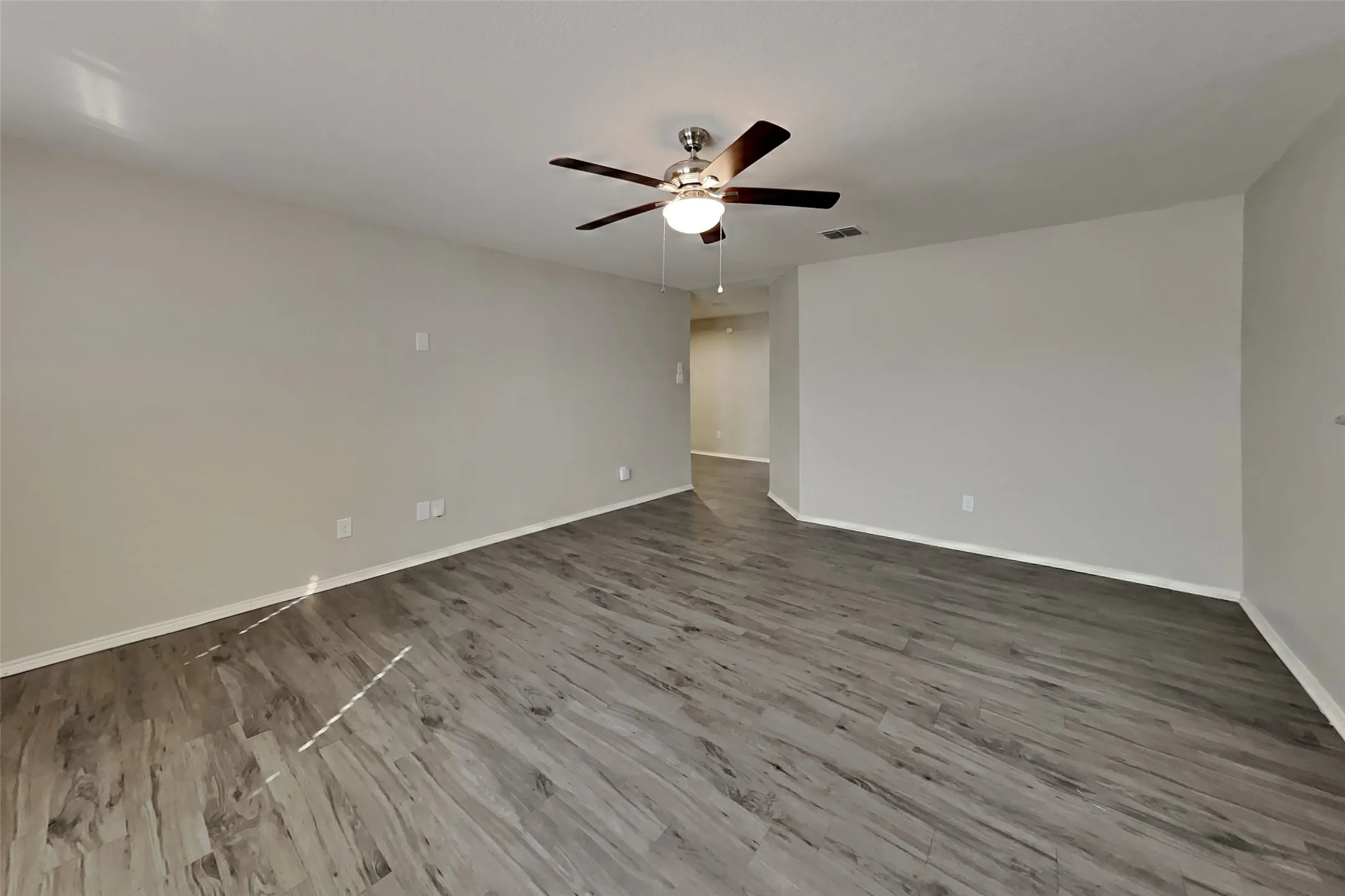 Single Family Residence For Rent in Tarrant County , 4941 Water Ridge Lane, Fort Worth, Texas 76179, 4 Bedroom, 2 Bathroom, 2 Garage spaces, 1,724 Sqft, built in 2006, mls#21367180, Real Estate Agent in Fort Worth, Homes For Rent in Tarrant county, Homes For Rent in Fort Worth, Realtor in Fort Worth Texas, Real Estate Brokerage Independent Realty Texas, Luminita Cordes Realtor