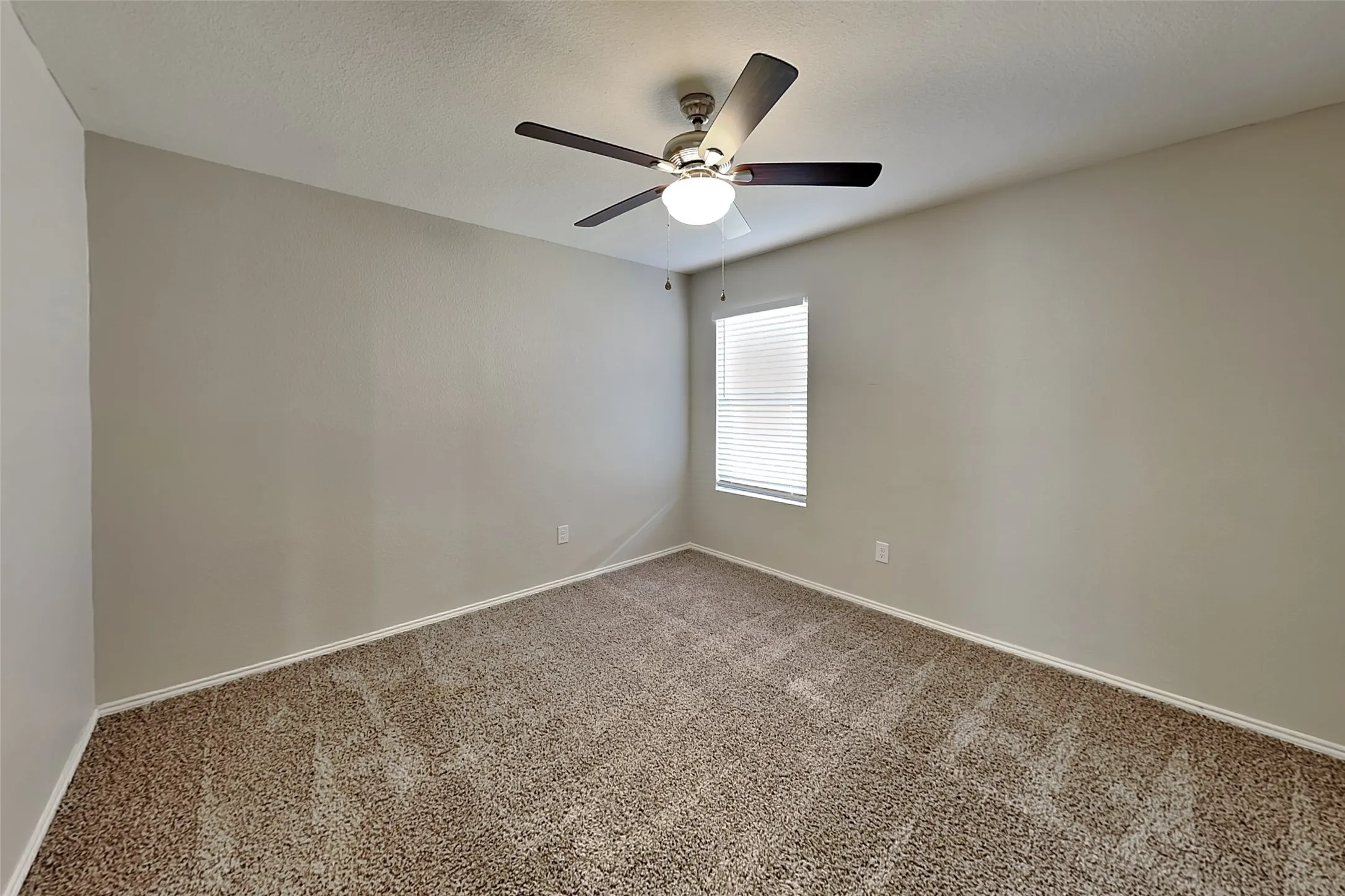 Single Family Residence For Rent in Tarrant County , 4941 Water Ridge Lane, Fort Worth, Texas 76179, 4 Bedroom, 2 Bathroom, 2 Garage spaces, 1,724 Sqft, built in 2006, mls#21367180, Real Estate Agent in Fort Worth, Homes For Rent in Tarrant county, Homes For Rent in Fort Worth, Realtor in Fort Worth Texas, Real Estate Brokerage Independent Realty Texas, Luminita Cordes Realtor