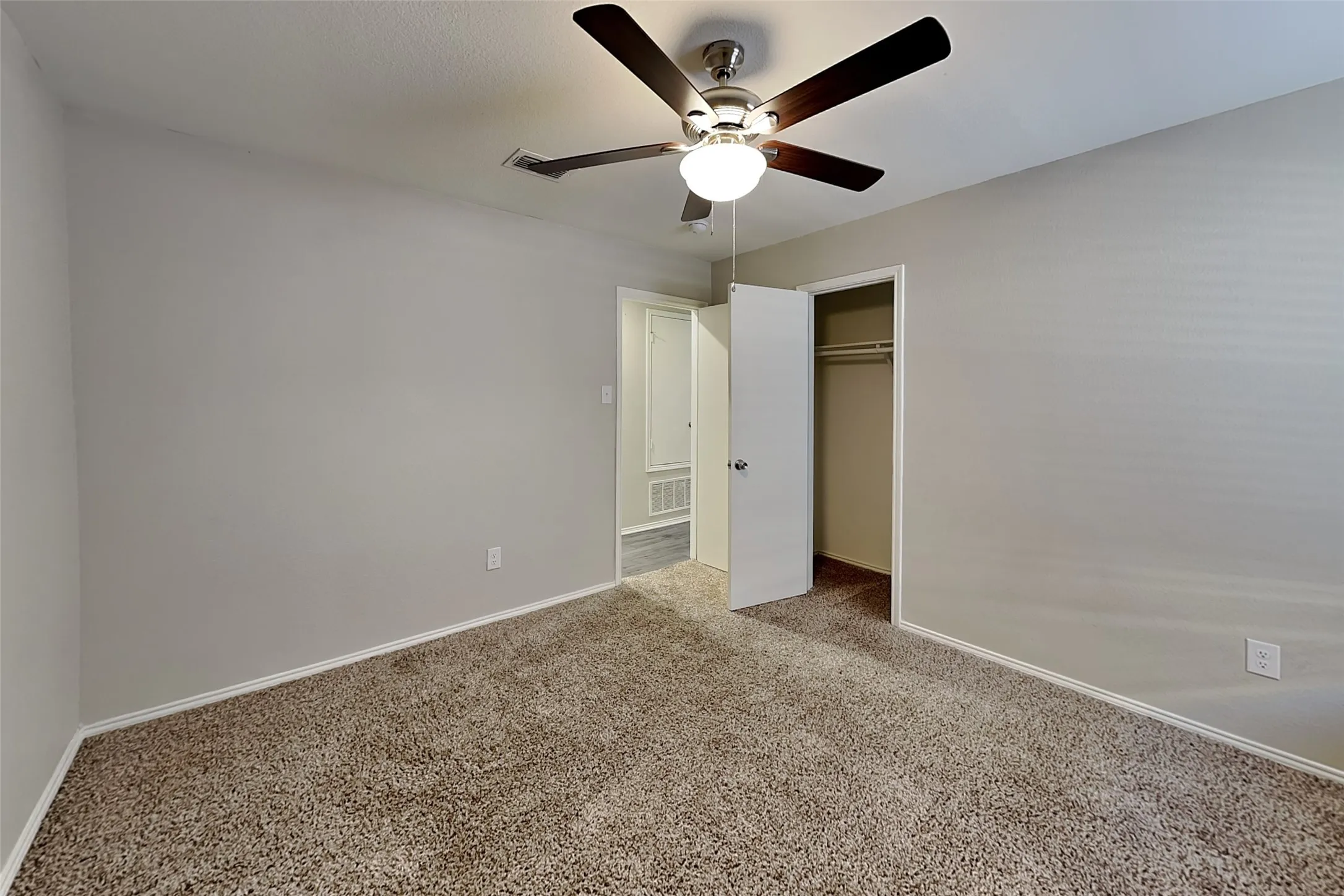 Single Family Residence For Rent in Tarrant County , 4941 Water Ridge Lane, Fort Worth, Texas 76179, 4 Bedroom, 2 Bathroom, 2 Garage spaces, 1,724 Sqft, built in 2006, mls#21367180, Real Estate Agent in Fort Worth, Homes For Rent in Tarrant county, Homes For Rent in Fort Worth, Realtor in Fort Worth Texas, Real Estate Brokerage Independent Realty Texas, Luminita Cordes Realtor
